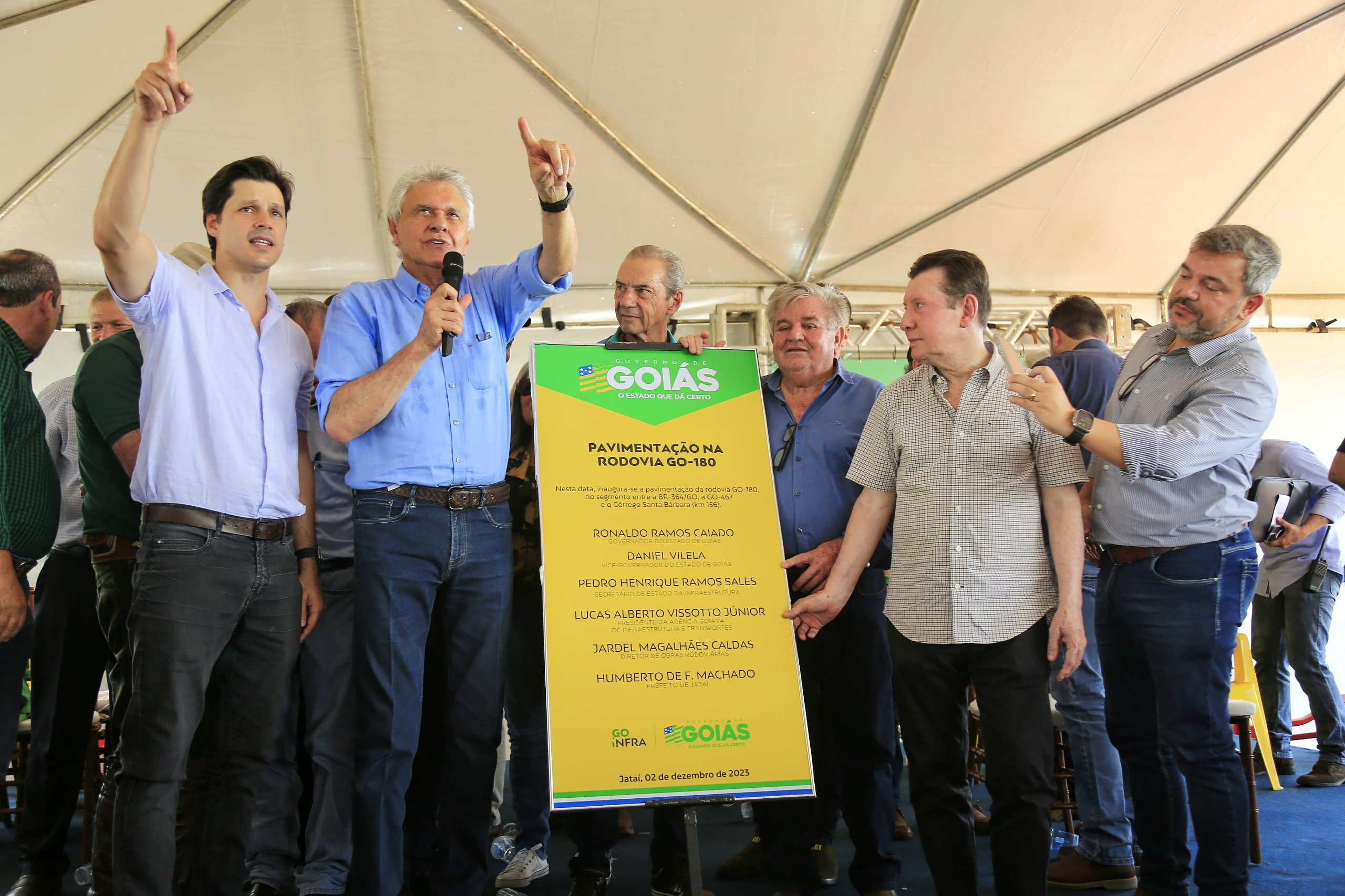 Ronaldo Caiado jundo vice Daniel Vilela e do prefeito de Jataí Dr Humberto Machado entrega pavimentação da GO-180, em Jataí, e ressalta expansão da fronteira agrícola goiana