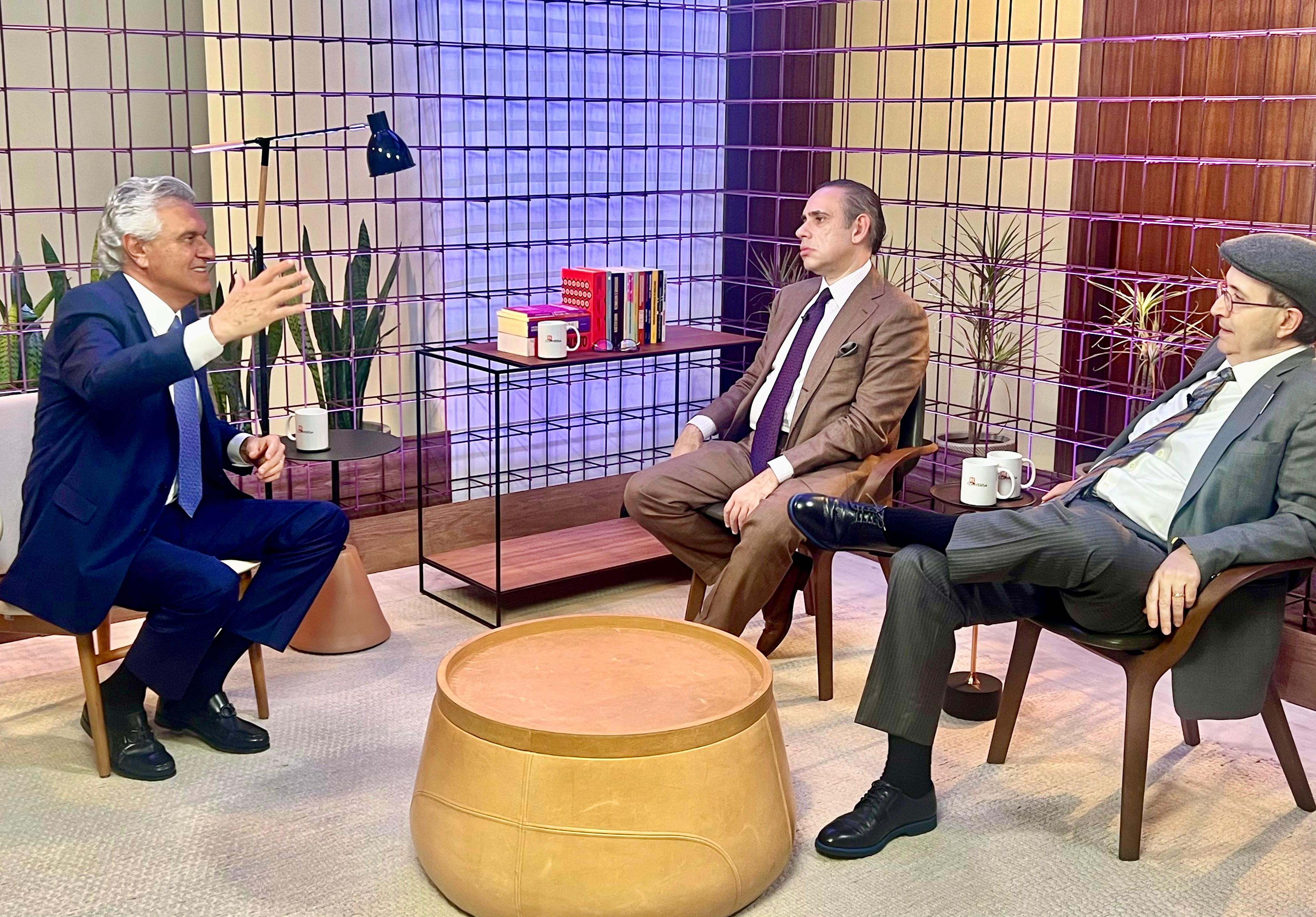 O governador Ronaldo Caiado em entrevista ao programa "Reconversa", com o jornalista Reinaldo Azevedo e o advogado Walfrido Warde