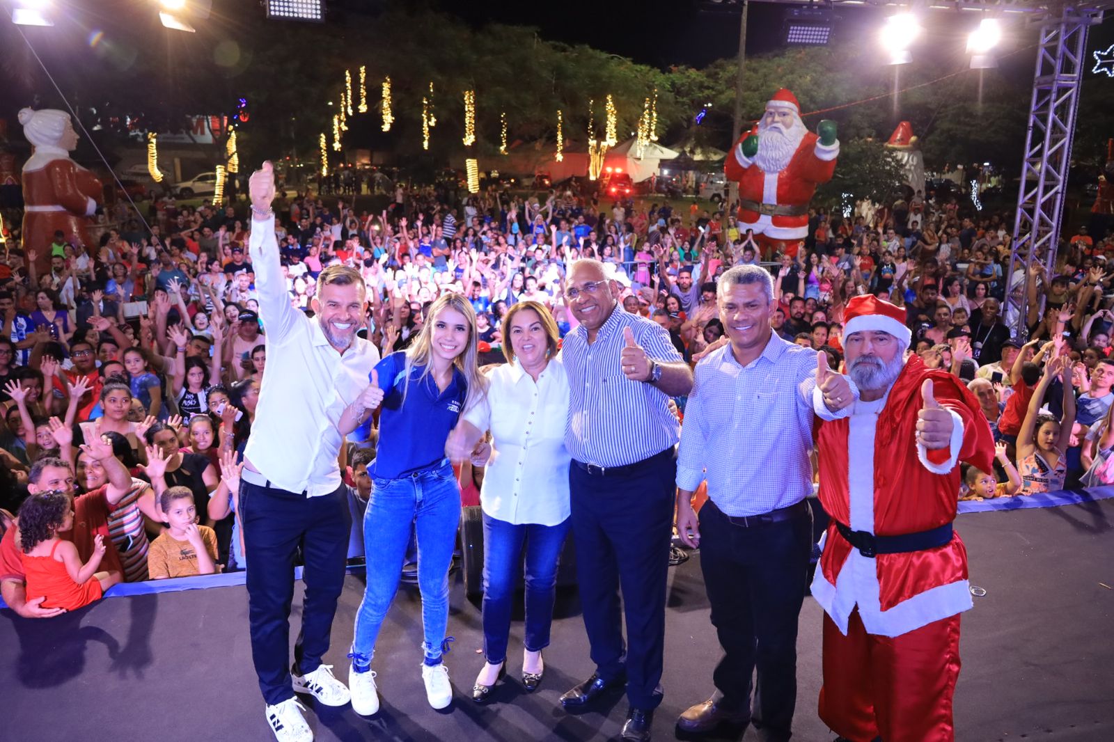 Prefeito Rogério participa da Paradinha do Natal no setor Jardim Curitiba