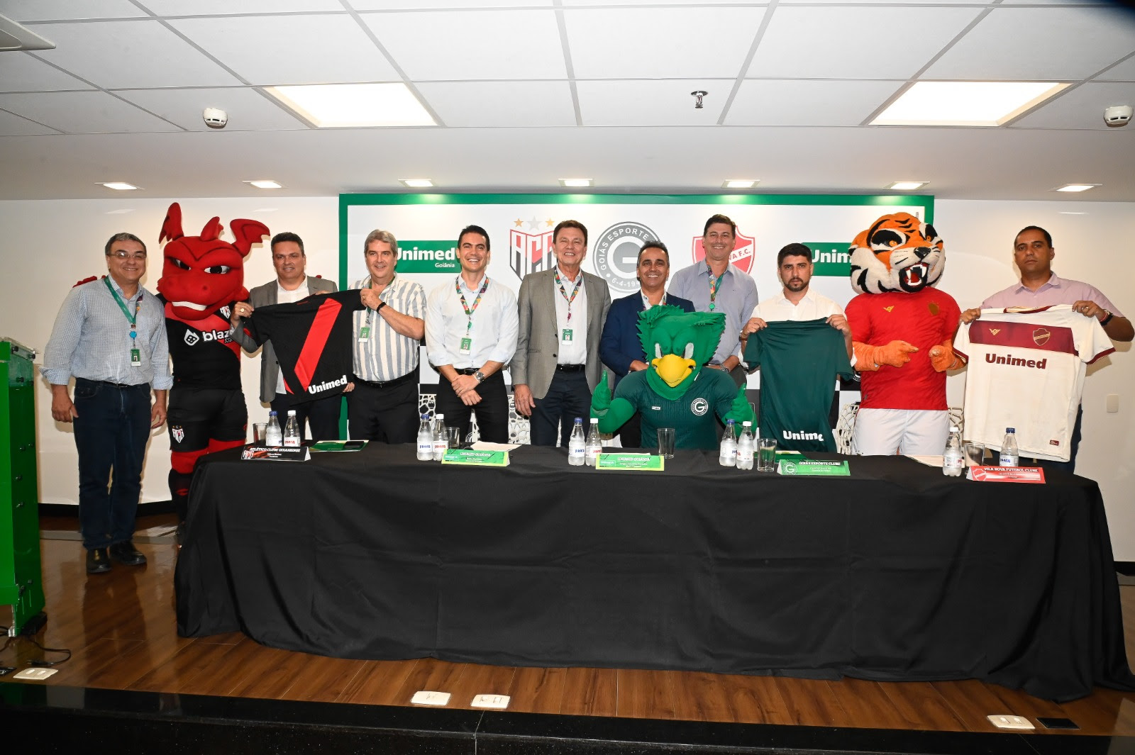 Cooperativa de Trabalho Médico renovou apoio aos três principais times de futebol de Goiás