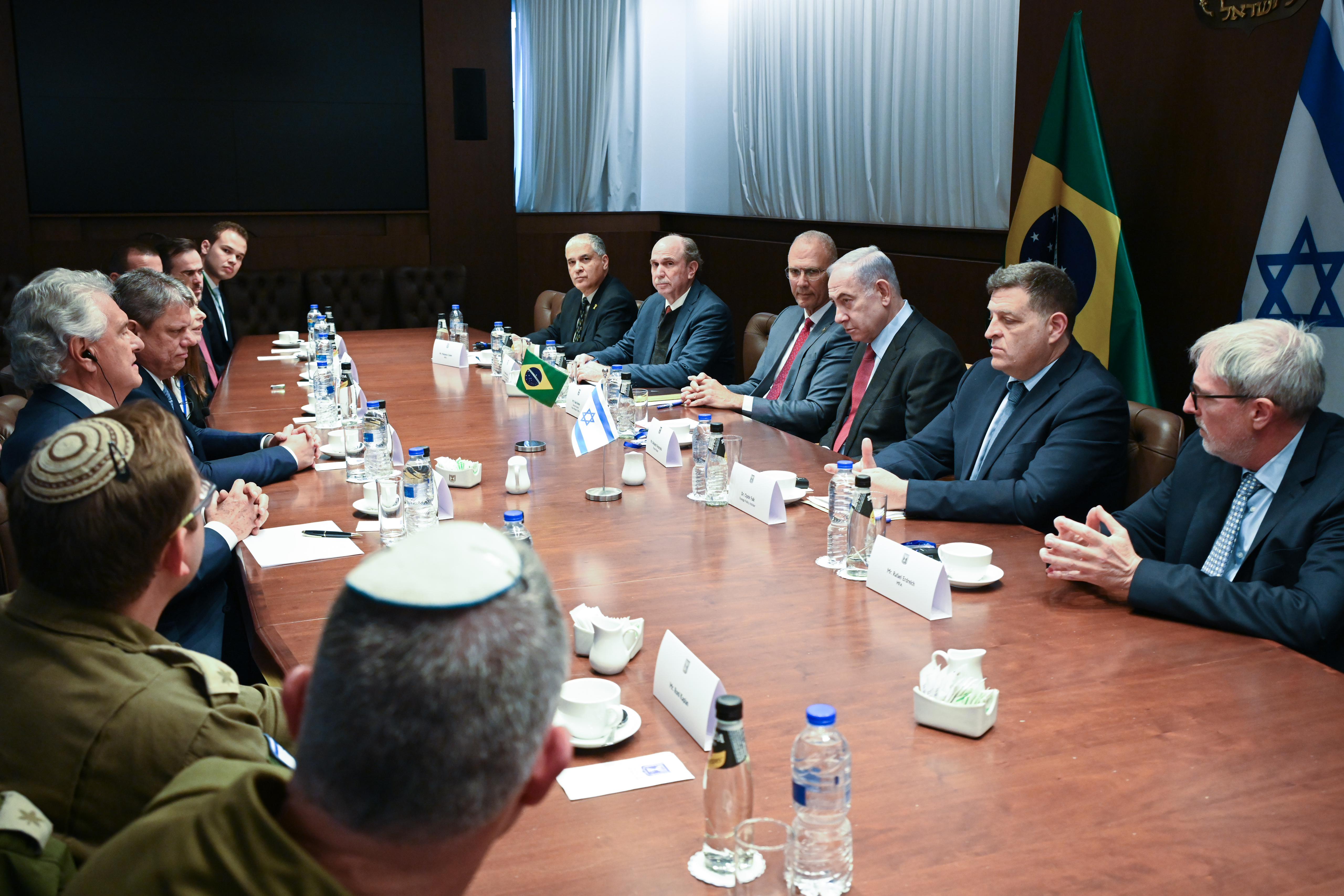 O governador Ronaldo Caiado em reunião o primeiro-ministro de Israel, Benjamin Netanyahu