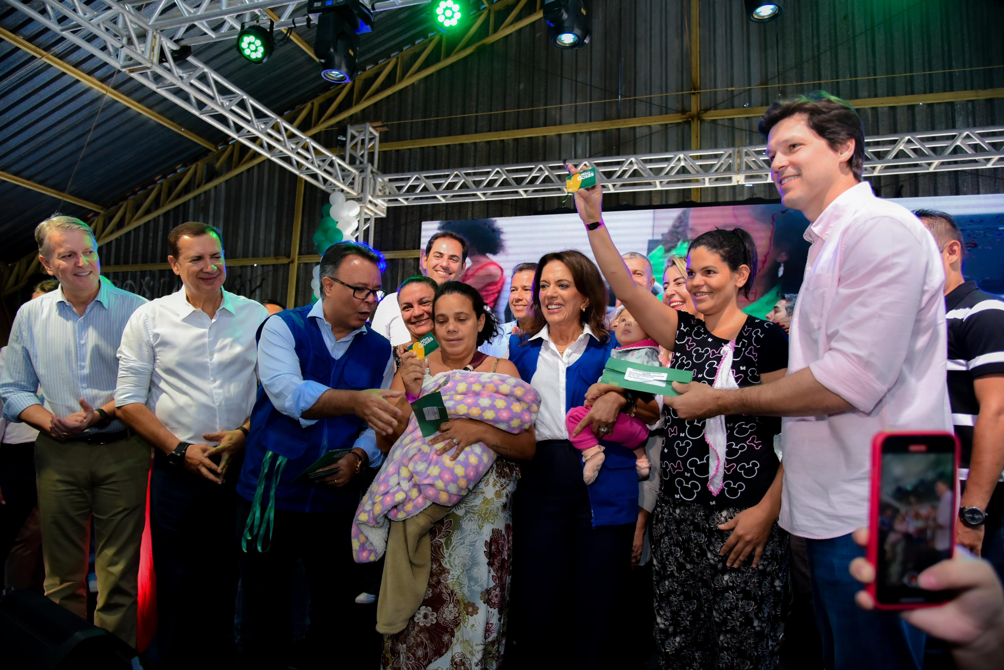 Gracinha Caiado abre o Goiás Social em Águas Lindas, onde também visitou o futuro Mercadão Goiano: 