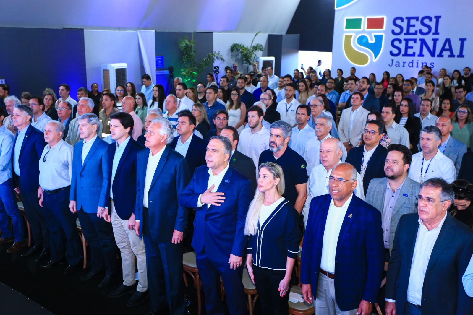 Governador Ronaldo Caiado prestigia lançamento da pedra fundamental de obra de escola Sesi Senai em Goiânia