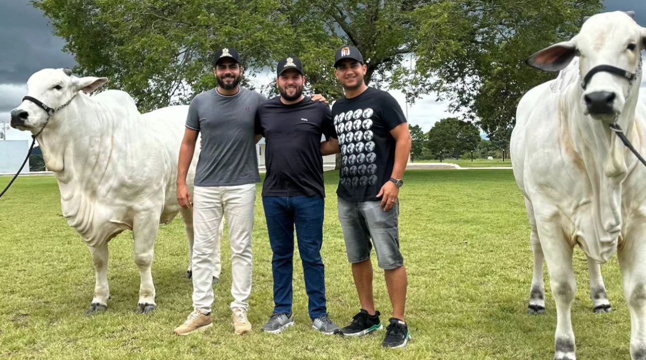 A dupla Henrique e Juliano e Agnaldo Gomes Ramos Filho