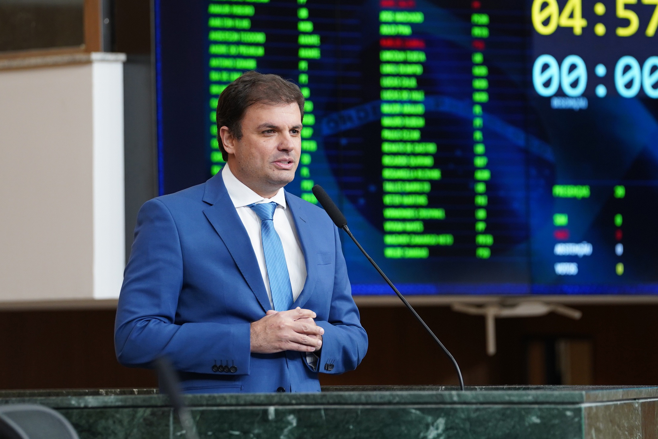  deputado estadual Issy Quinan Júnior (MDB), durante discurso de pequeno expediente