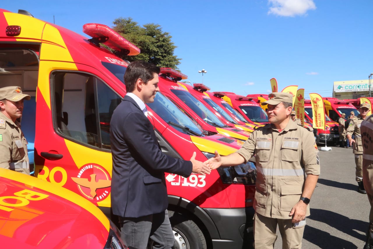 Daniel Vilela na entrega de novas viaturas para Corpo de Bombeiros Militar de Goiás. Novos veículos vão garantir mais eficiência dos serviços de emergência no estado