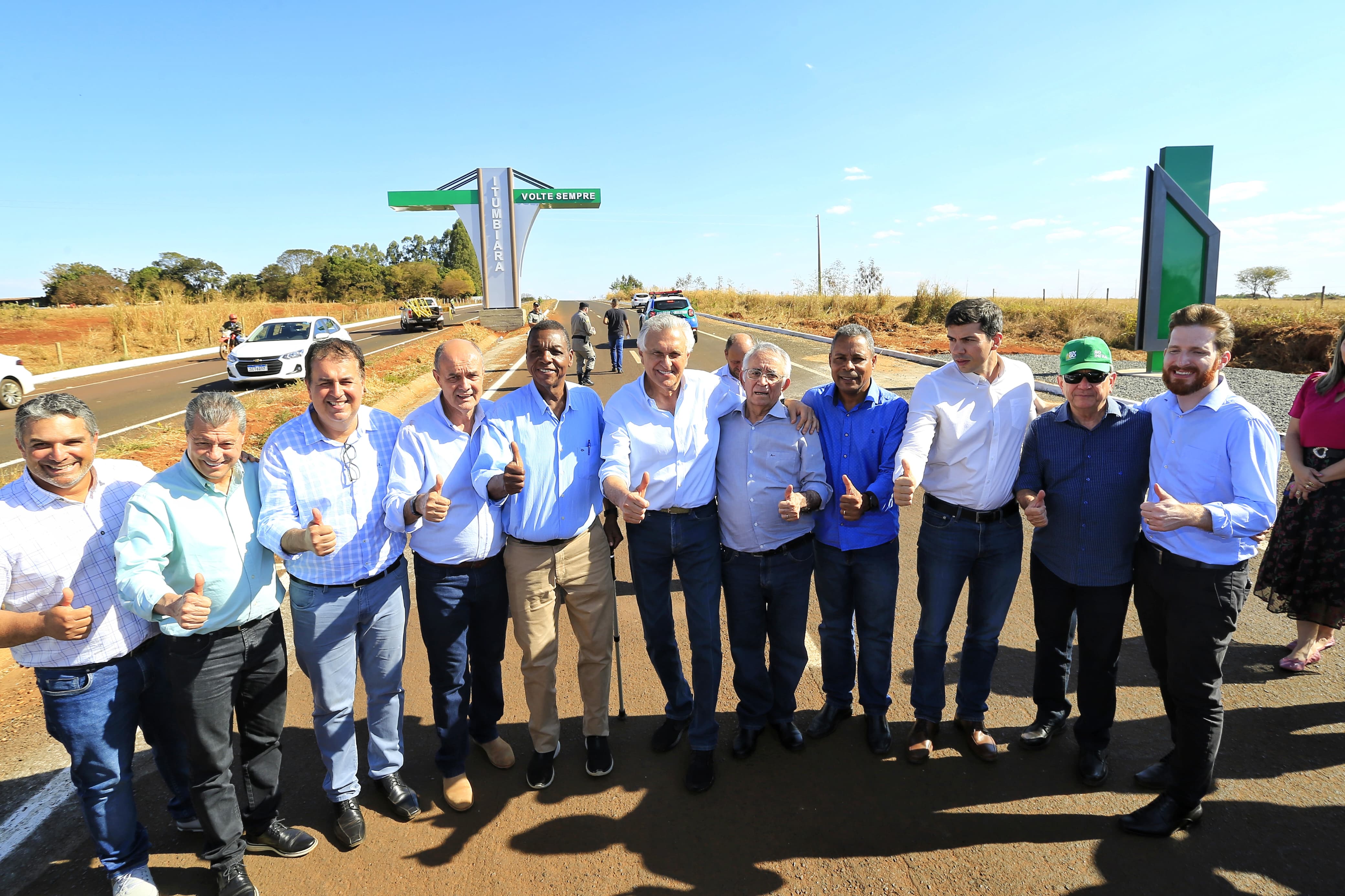 Governador Ronaldo Caiado inaugura pavimentação da GO 309, entre Itumbiara e Cachoeira Dourada: rodovia tem 31 quilômetros