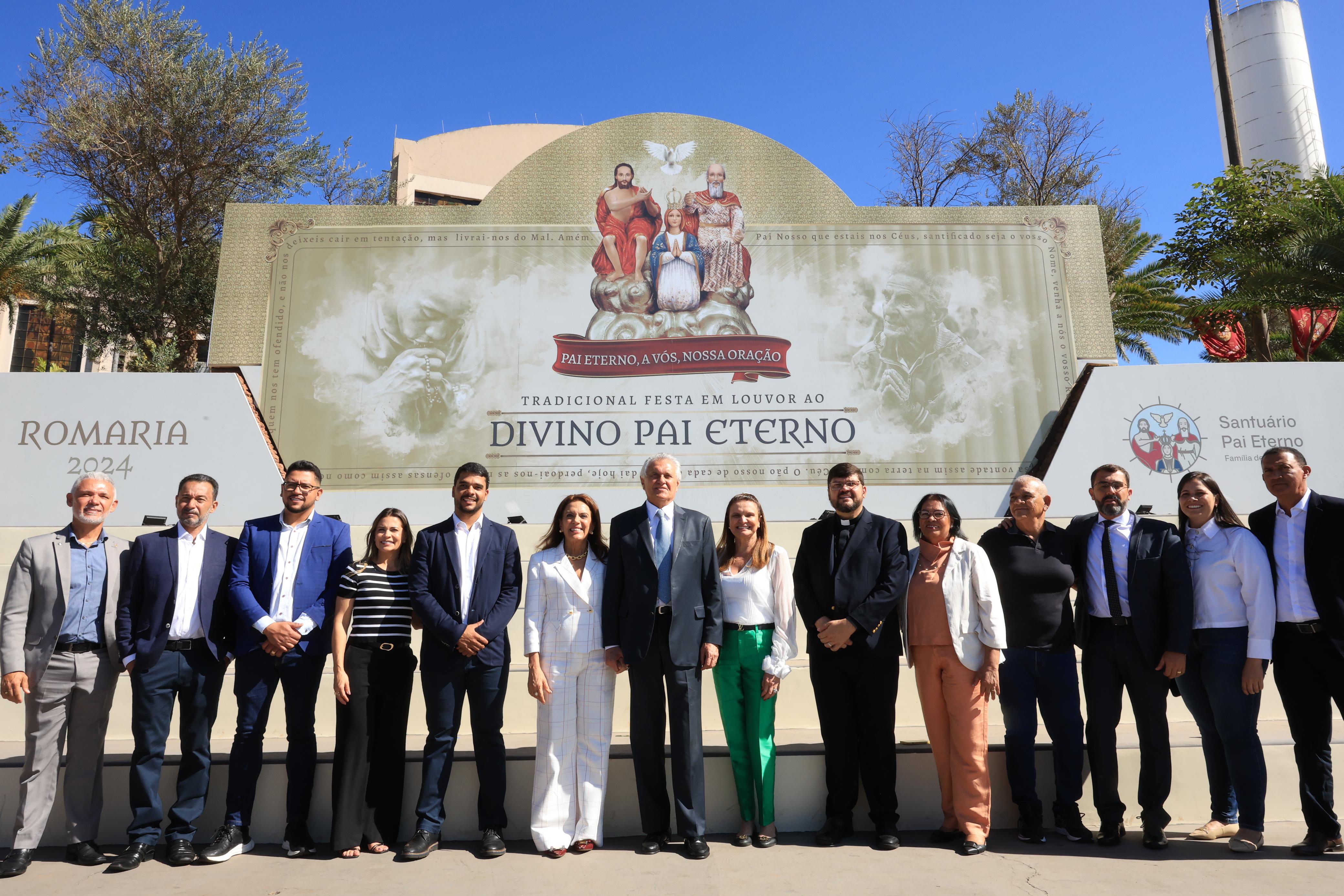 Em missa com presença de diversas autoridades, governador Ronaldo Caiado destaca grandiosidade da festa de Trindade