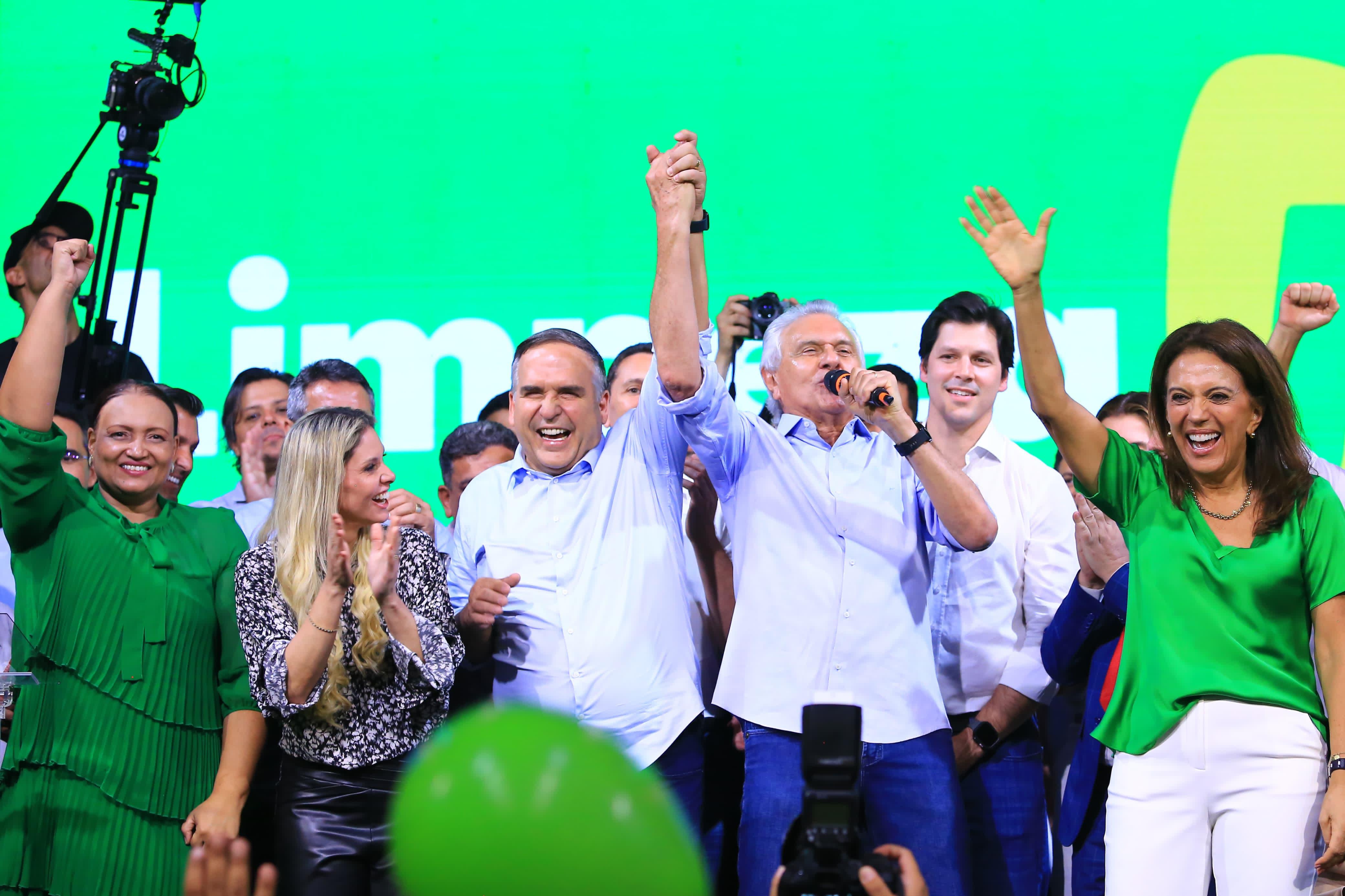 Ronaldo Caiado mostra força e reúne lideranças políticas para respaldar candidatura de Sandro Mabel a prefeito de Goiânia