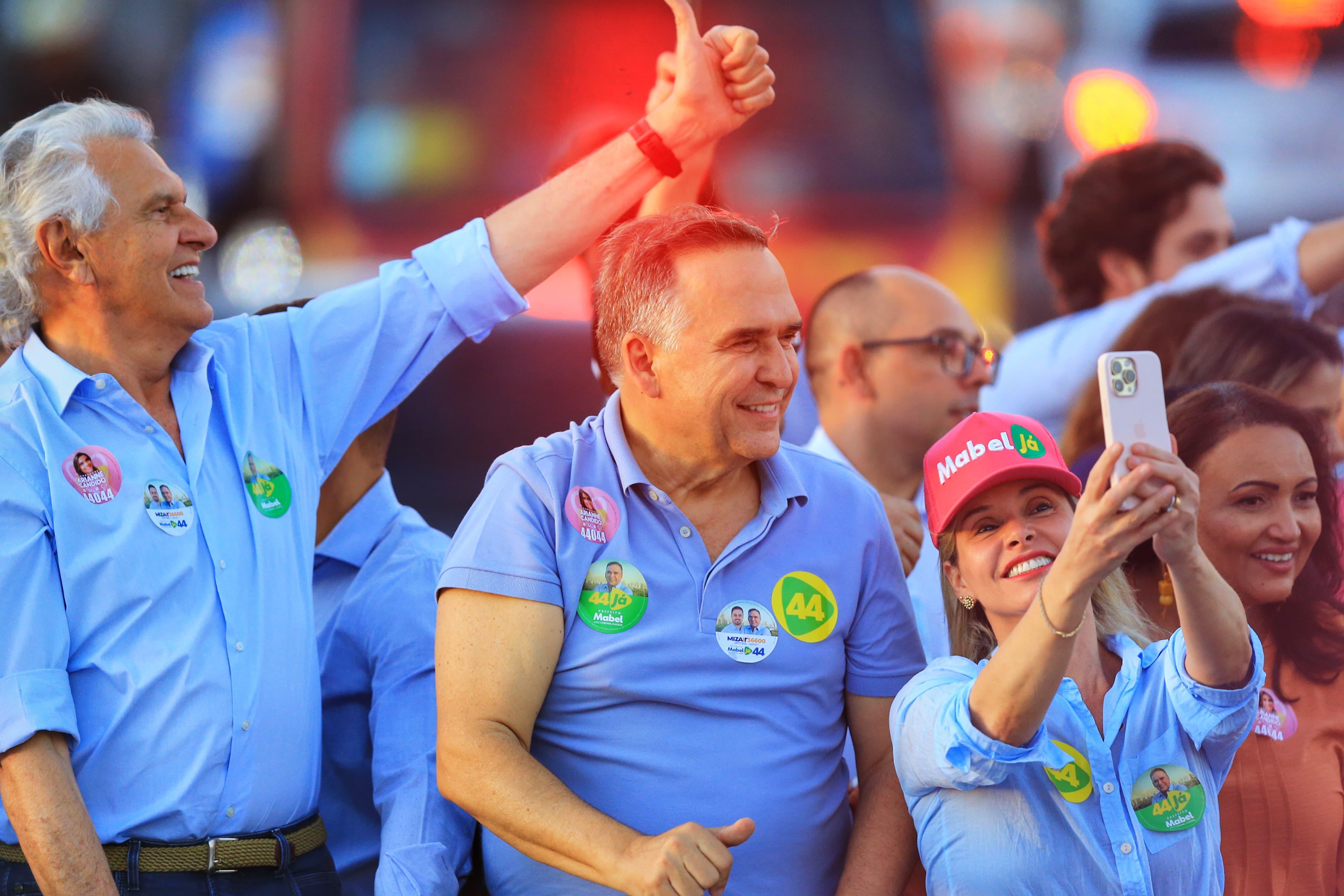 Caiado e Mabel percorrem região Noroeste em carreata