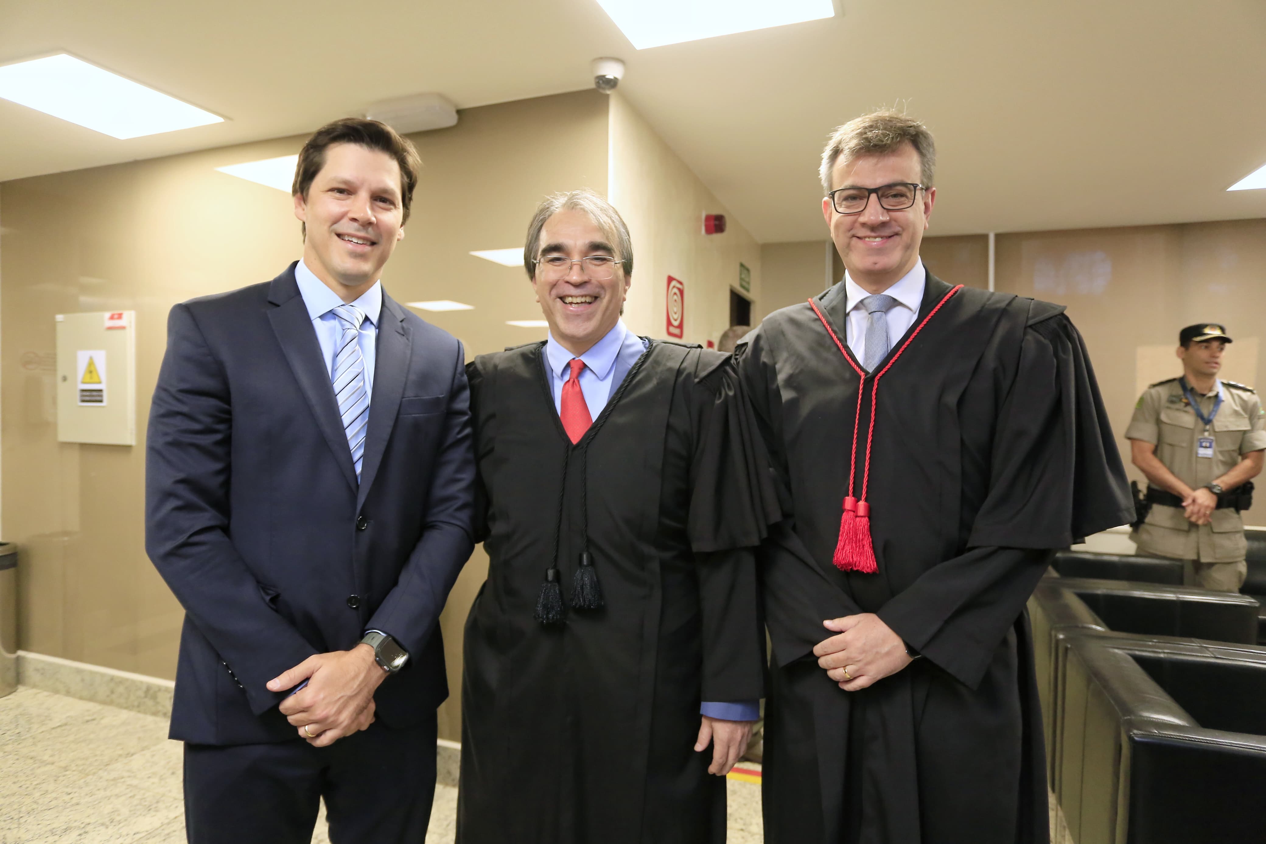 Vice-governador de Goiás, Daniel Vilela, participa de cerimônia de posse do desembargador Alexandre Bizzotto no TJGO