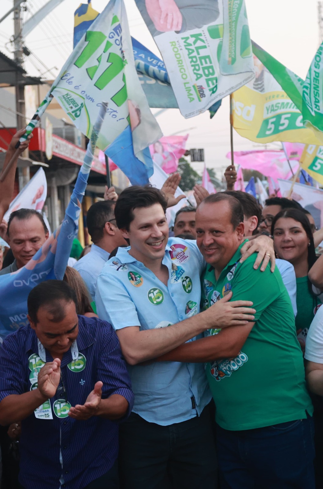 Daniel Vilela lidera caminhada em Caldas Novas ao lado do prefeito Kleber Marra (MDB), candidato à reeleição