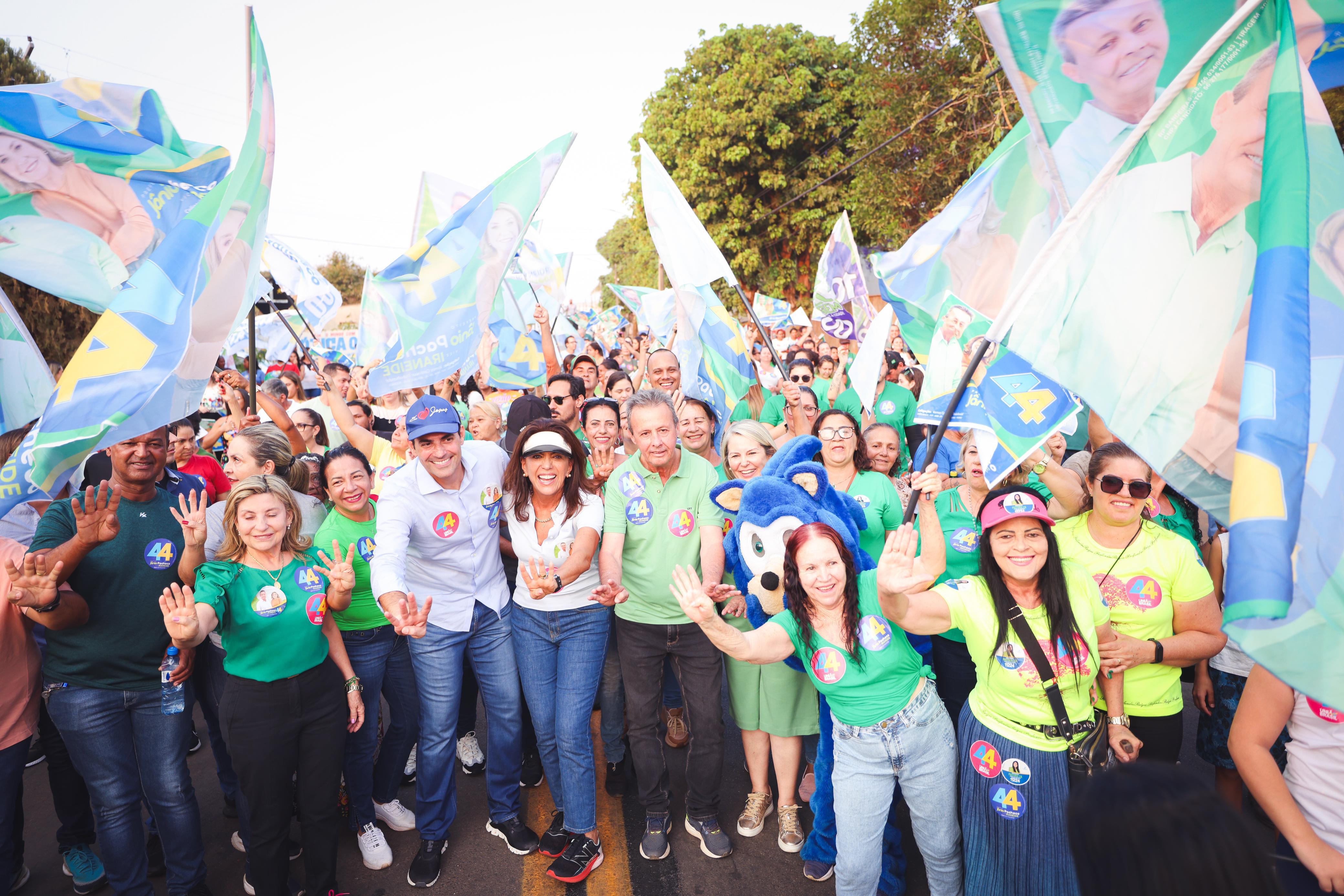 Em Ipameri, 3 mil pessoas participaram da caminhada liderada por Gracinha Caiado em apoio ao prefeito Jânio Pacheco