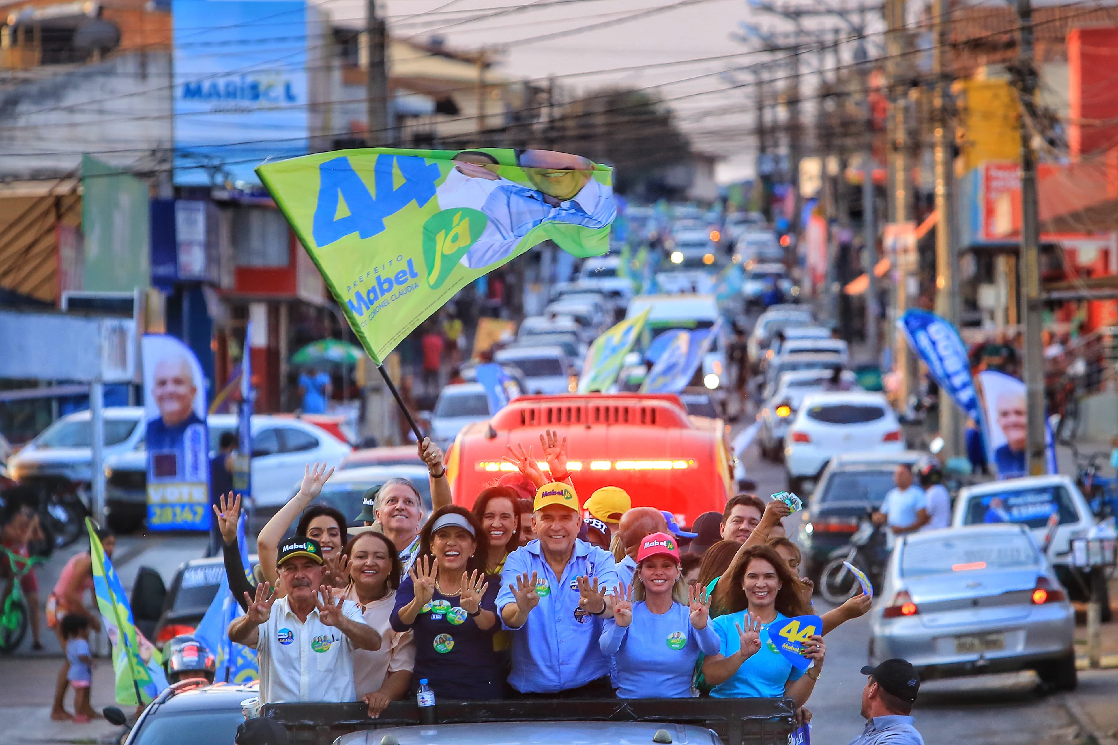 Gracinha Caiado lidera carreata em apoio a Mabel na região Leste de Goiânia