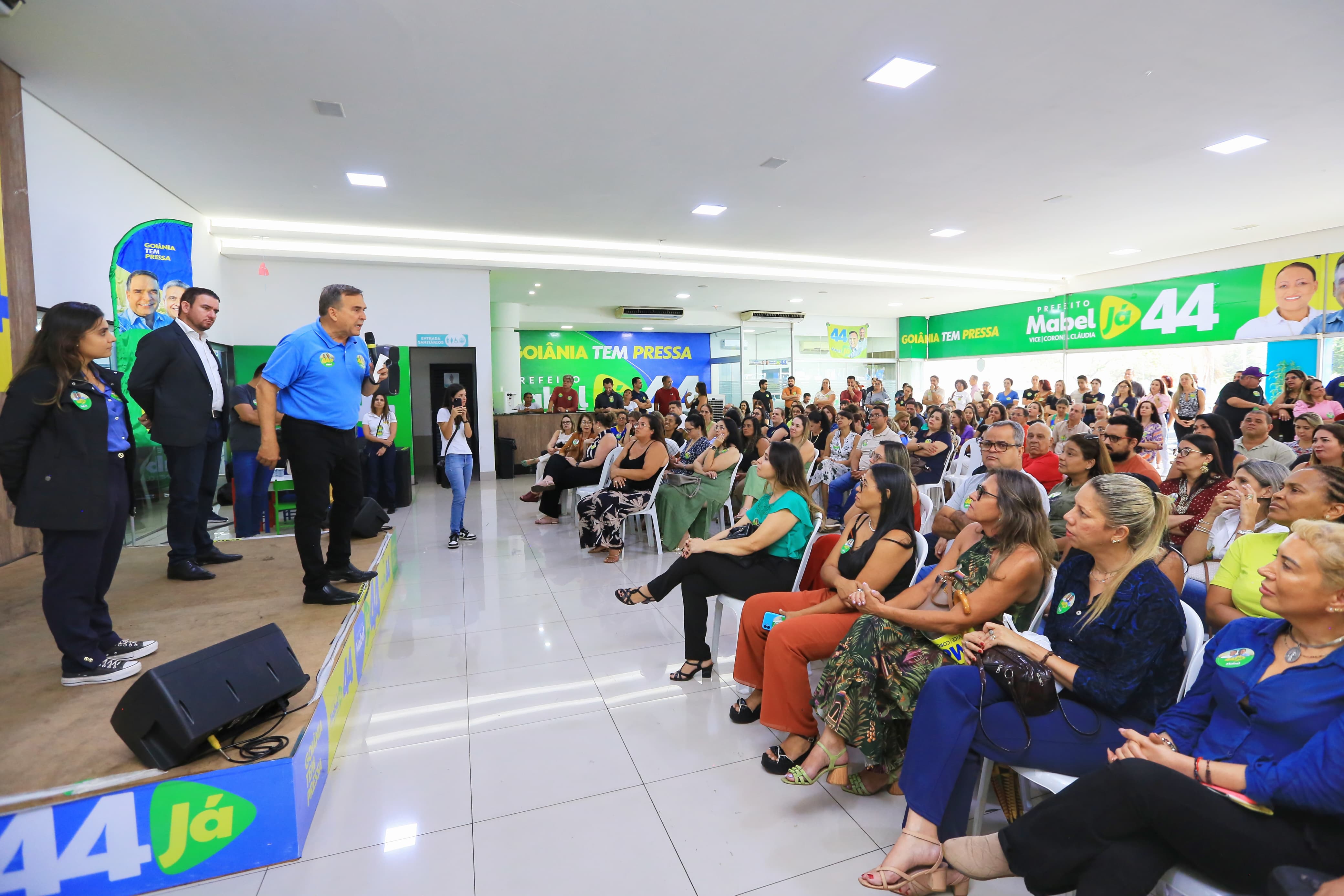 Mabel recebe apoio dos profissionais da Rede Municipal de Educação