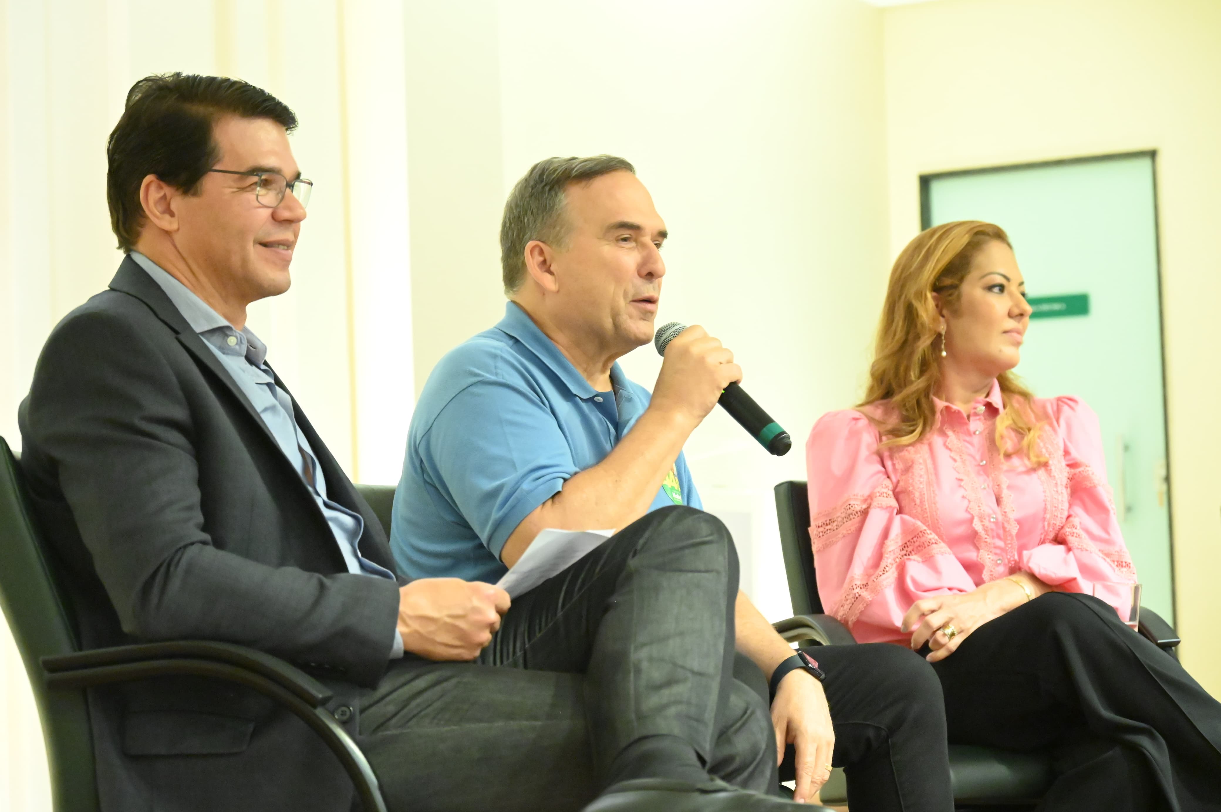 Durante encontro com prestadores de serviço da saúde, Mabel recebe demandas e se compromete com gestão técnica das unidades para transformar saúde em Goiânia em referência