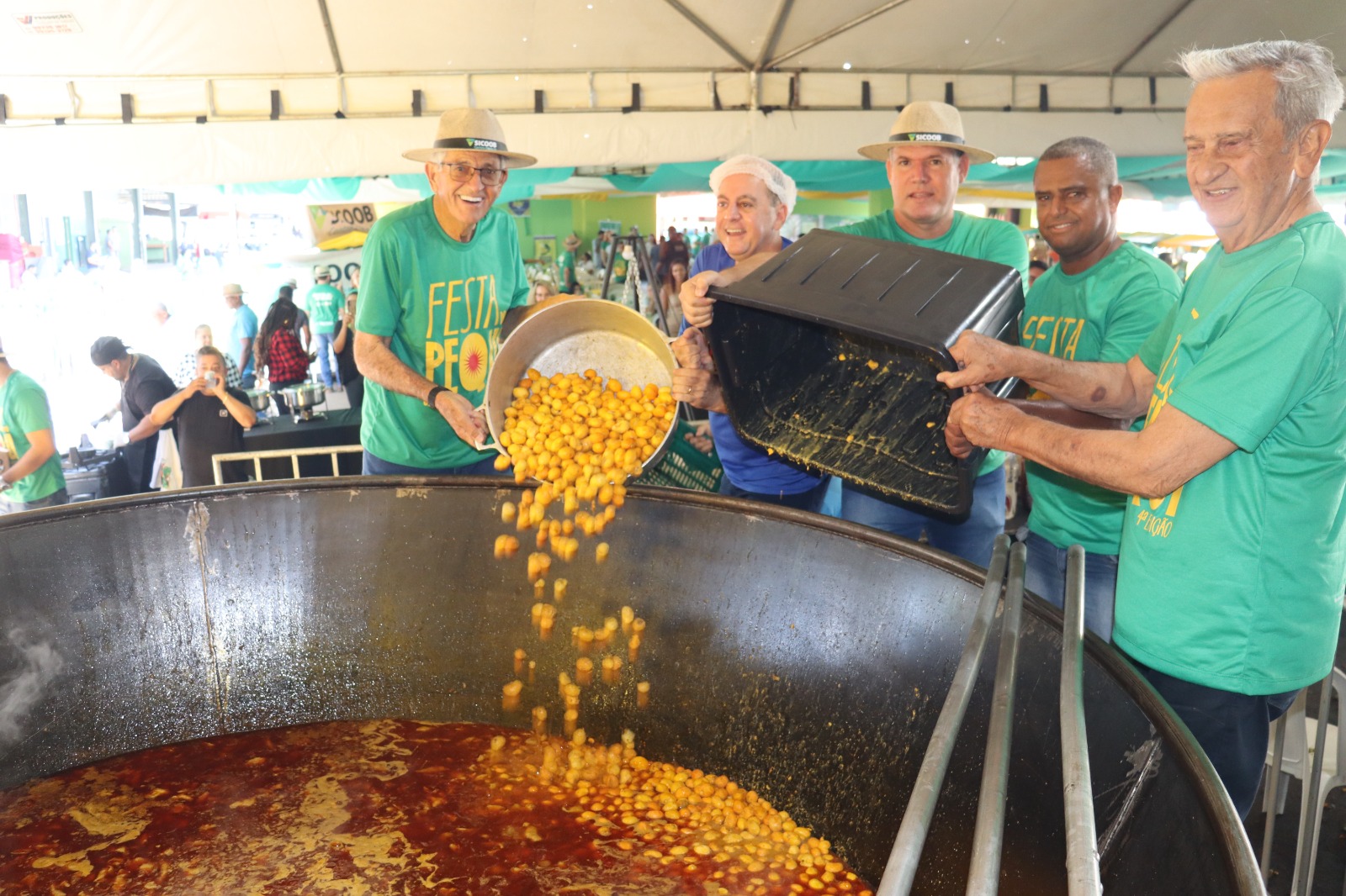 Novidade da quarta edição da Festa do Pequi da Ceasa Goiás: maior panela de galinha com arroz e pequi do mundo