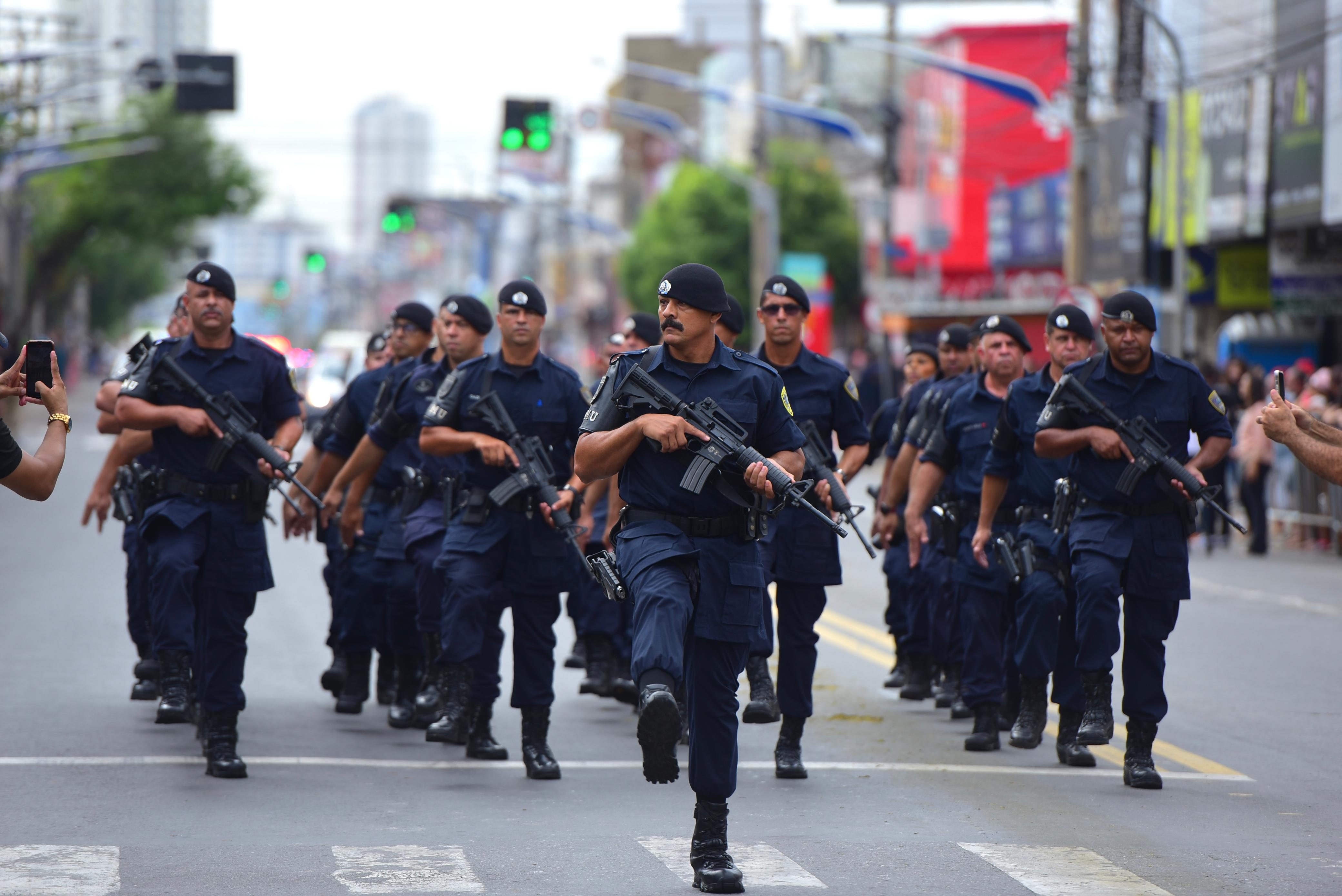 Tradicional desfile cívico-militar celebra aniversário de 91 anos da capital goiana 