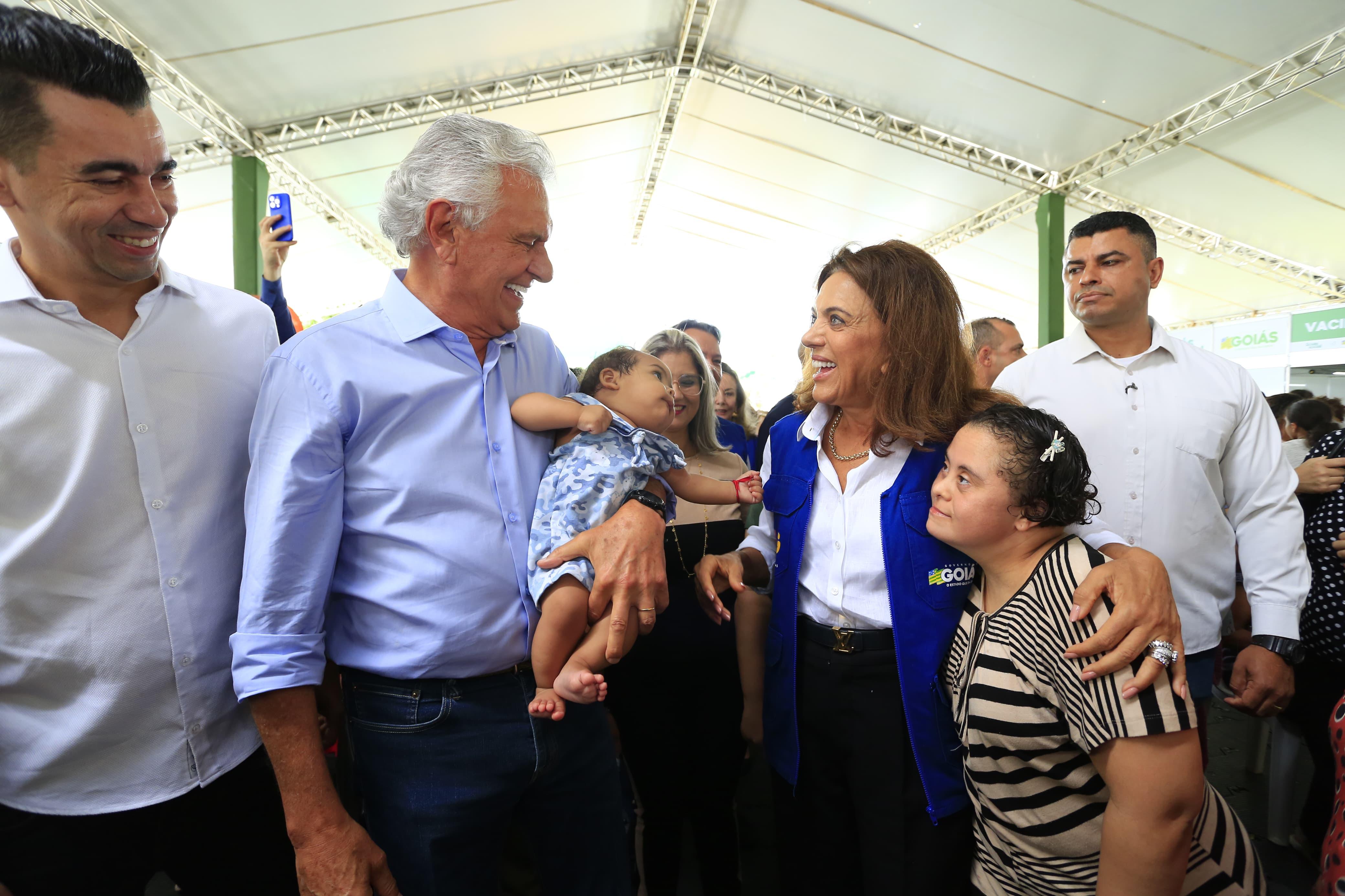 Governador Ronaldo Caiado e primeira-dama Gracinha Caiado abrem o Goiás Social no Jardim Guanabara II, em Goiânia: 