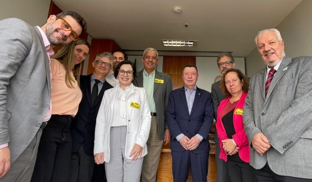 Prefeito Eleito de Catalão Velomar Rios com Deputados: José Nelto (Federal) e Jamil Calife (Estadual), junto a comitiva da Saúde de Catalão e representantes do Ministério da Saúde e EBSERH