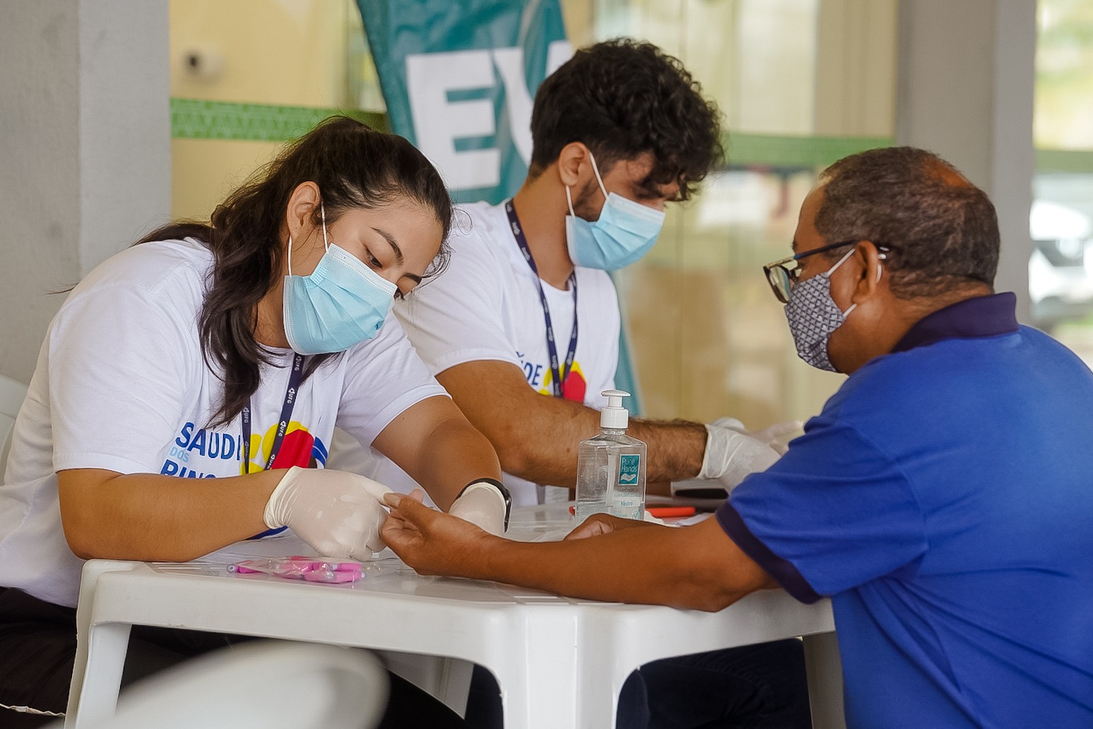 Campanha Novembro Azul leva orientações e serviços de saúde ao público masculino