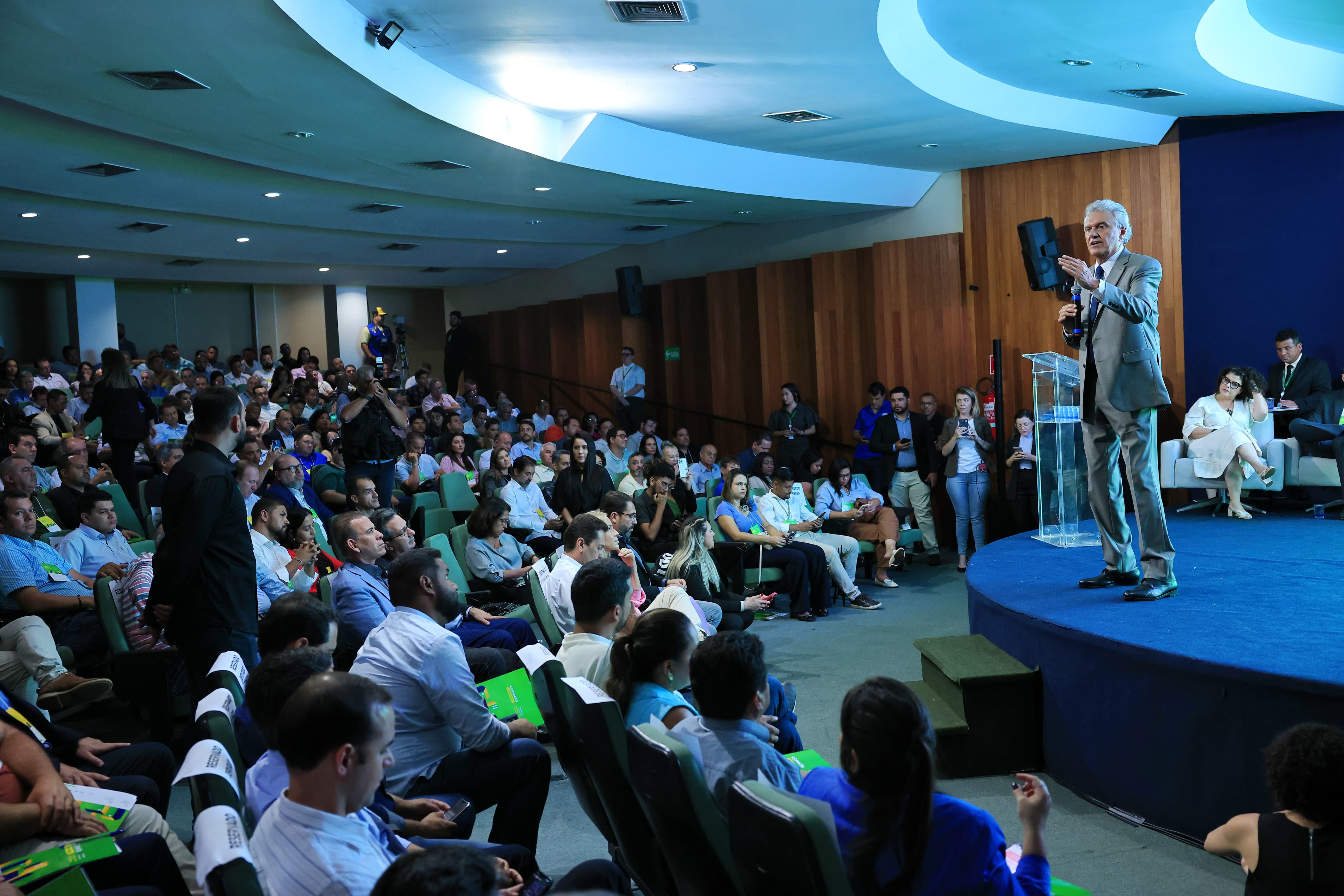 Durante evento, Caiado garante apoio às futuras gestões municipais e pede compromisso dos novos prefeitos com os cidadãos