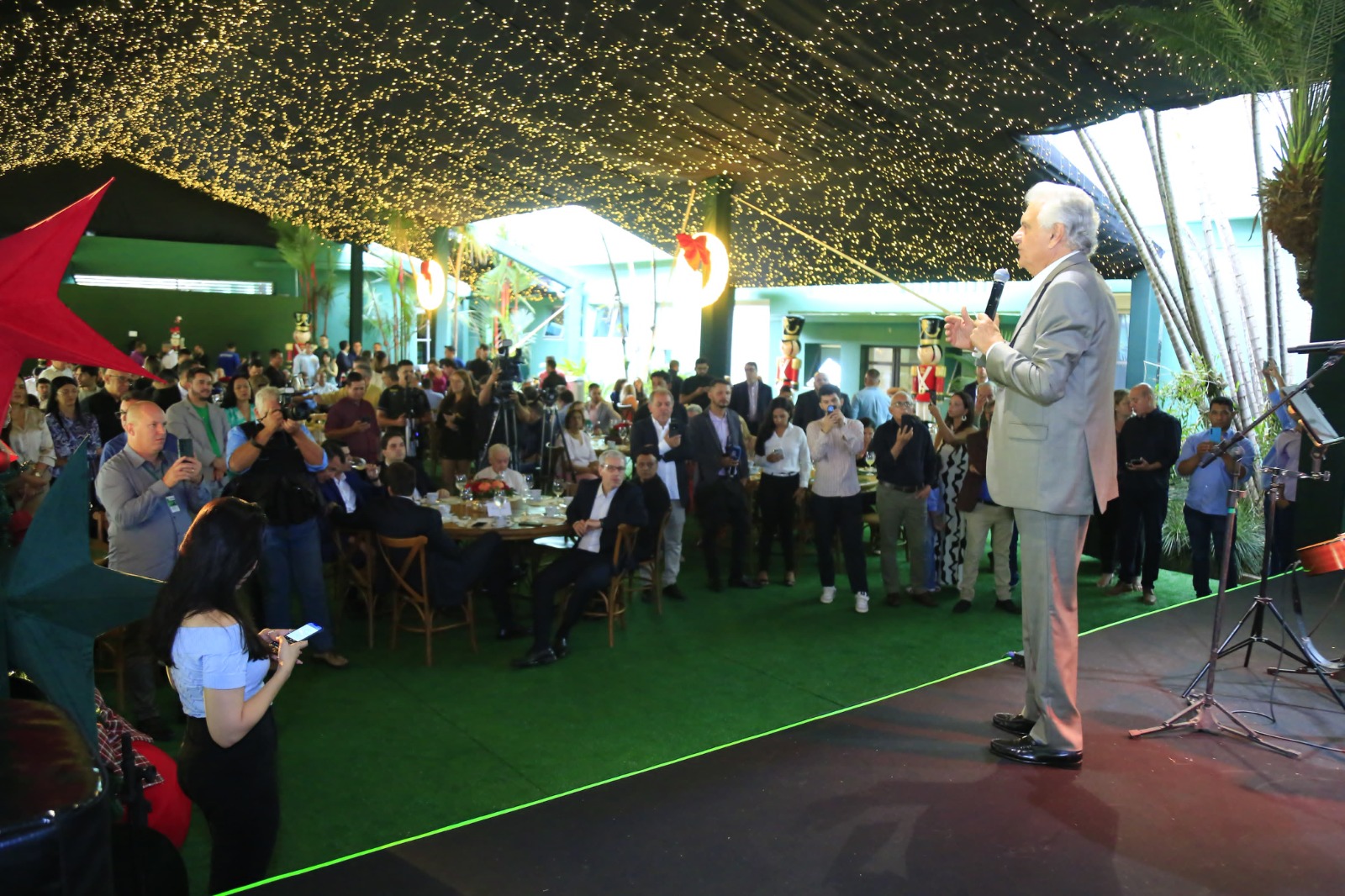 Reconhecimento: governador Ronaldo Caiado recebe profissionais da imprensa do interior de Goiás para confraternização nos jardins do Palácio das Esmeraldas