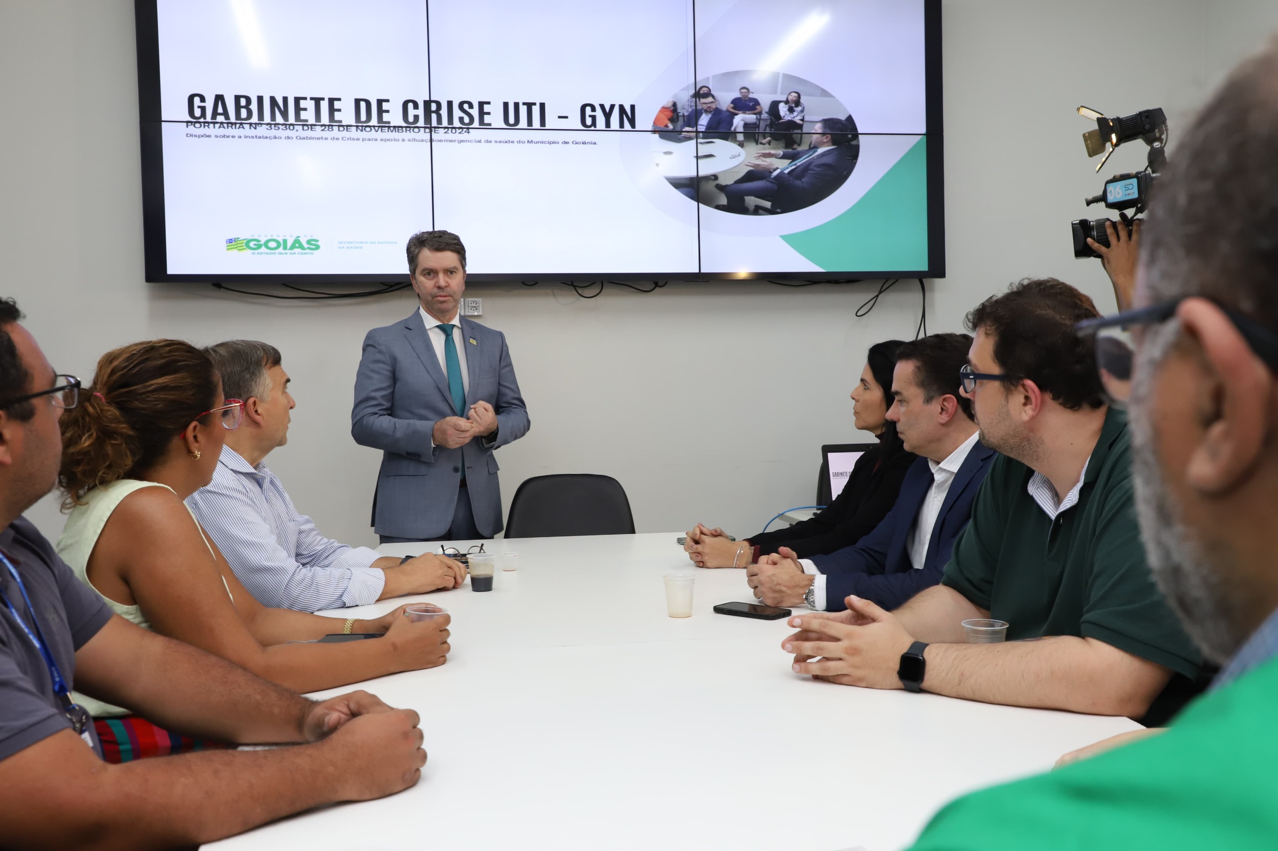 Rasível Santos e Sandro Mabel durante coletiva de imprensa para apresentação dos resultados do Gabinete de Crise, nesta sexta 