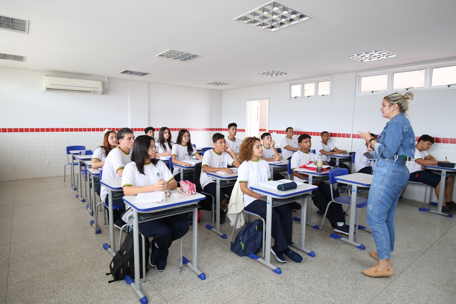 Medida do Governo de Goiás faz parte da reestruturação da carreira na Educação e busca a valorização dos profissionais da área