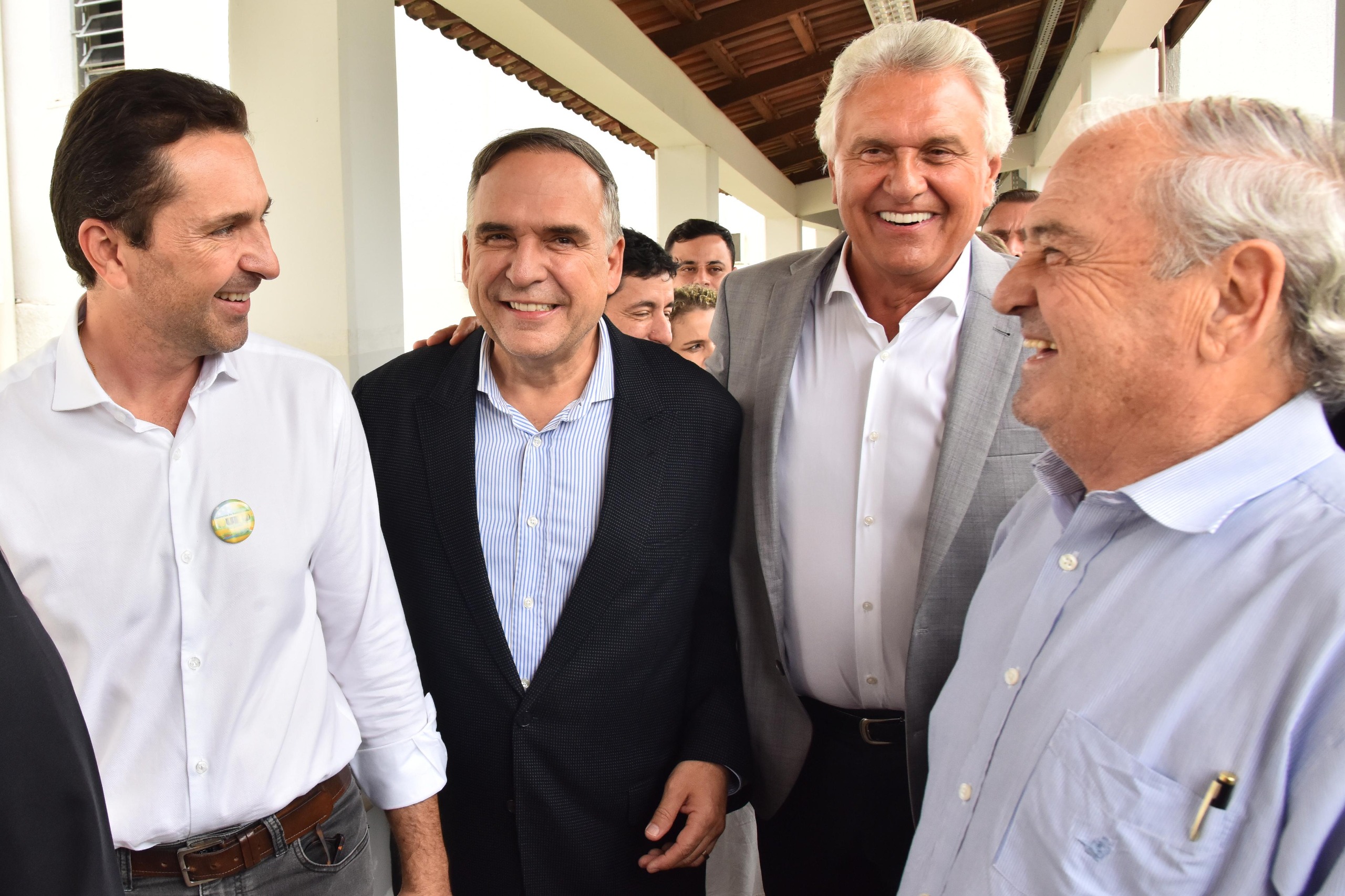 Os prefeitos: Leandro Vilela (Aparecida de Goiania), Sandro Mabel (Goiânia) e José Essado (Inhumas) com o governador Ronaldo Caiado durante solenidade do Programa AlfaMais Goiás 