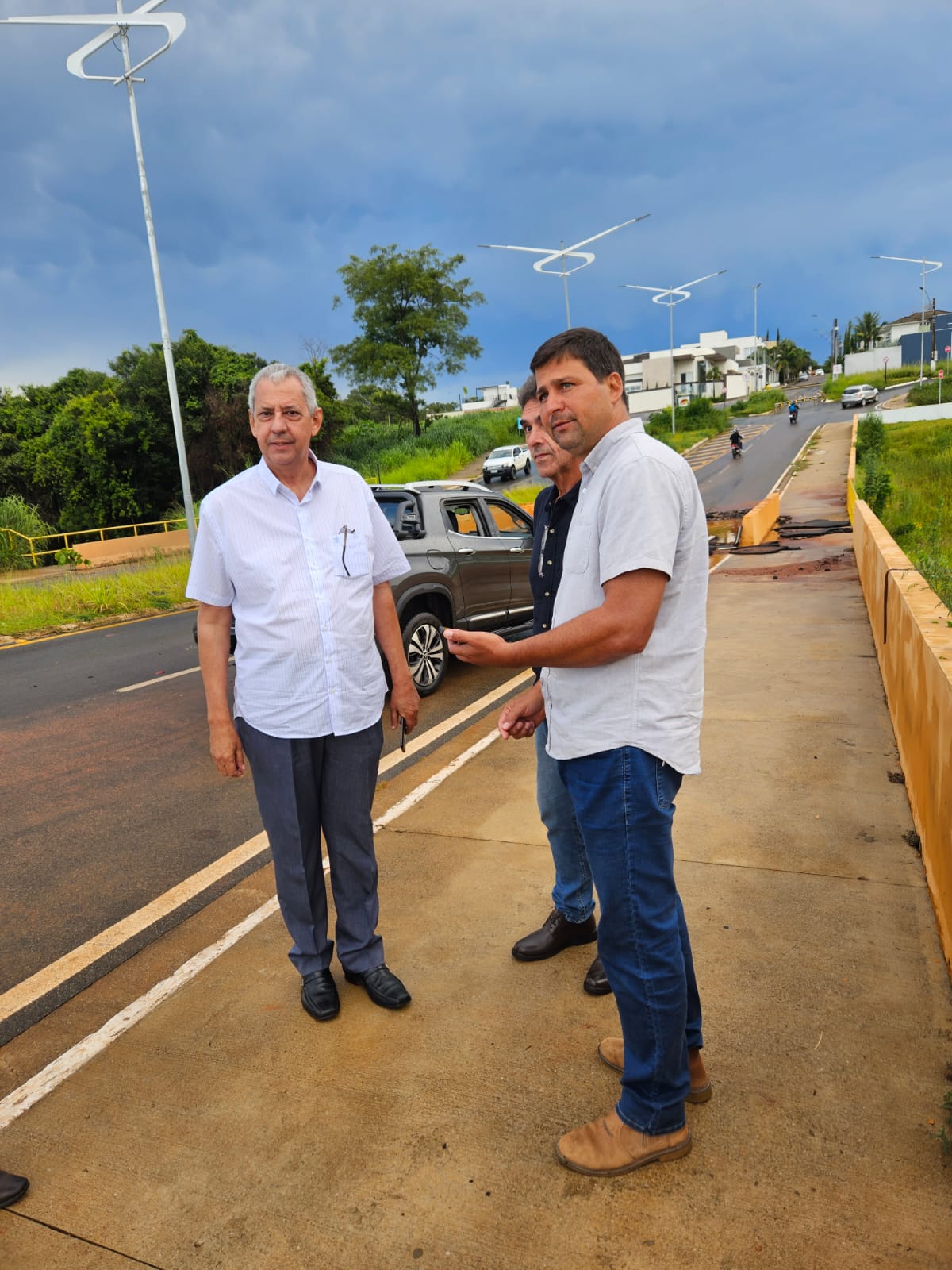 Velomar e tecnicos na Avenida Raulina Fonseca Paschoal, no Alto da Boa Vista