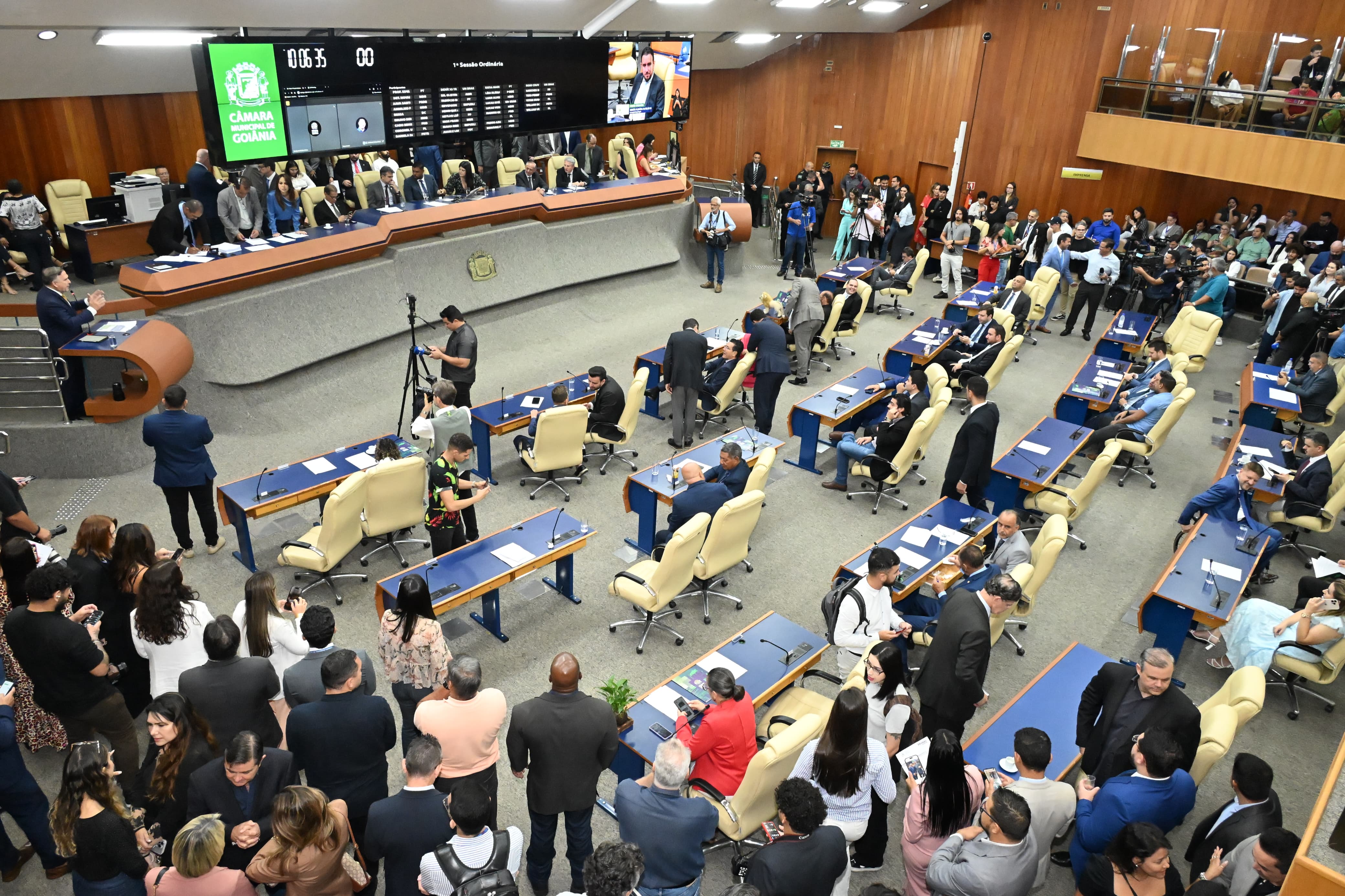 Prefeito Sandro Mabel participa de solenidade de abertura dos trabalhos legislativos da Câmara Municipal e se compromete a reforçar parceria com vereadores