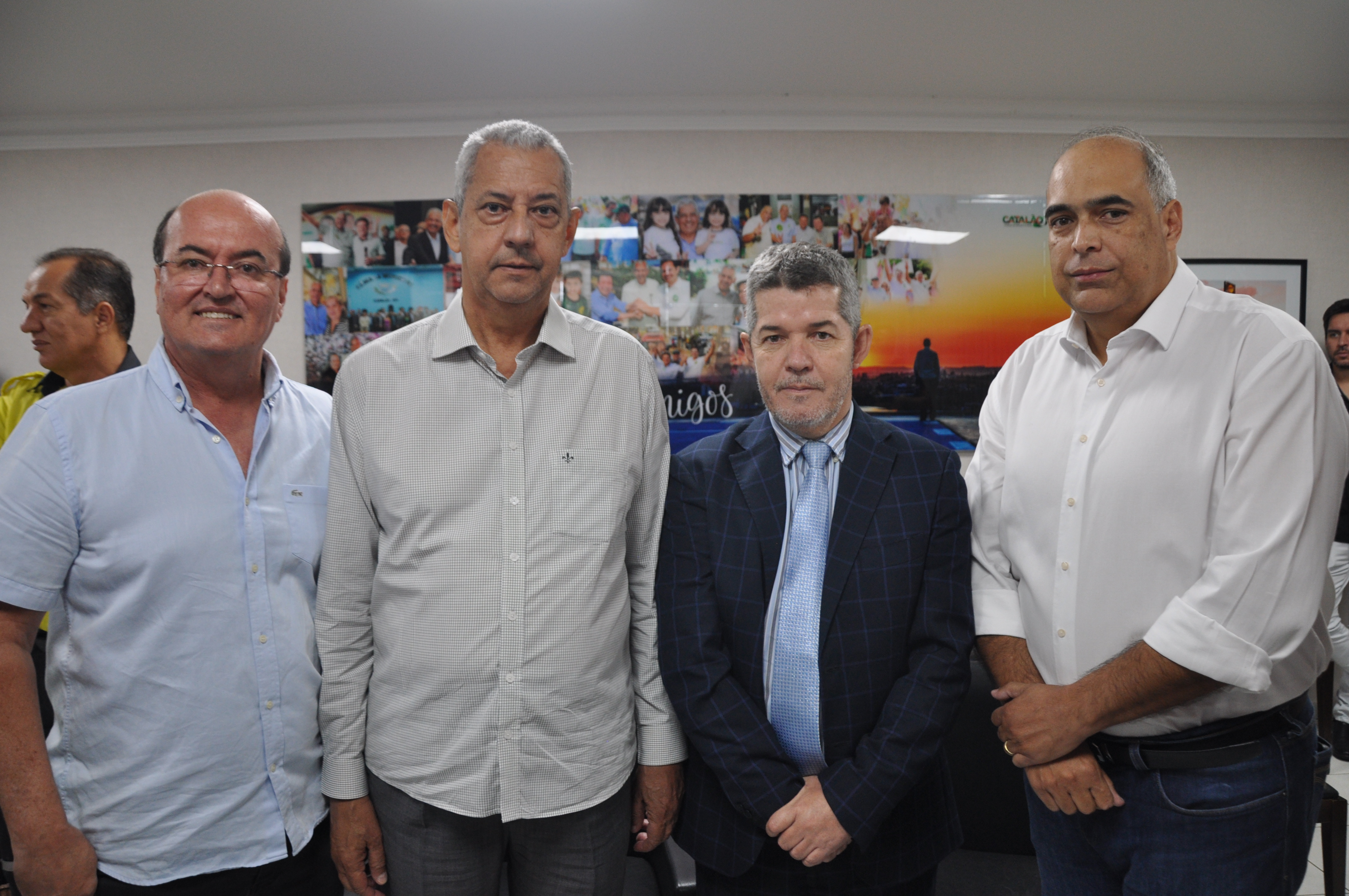 Velomar acompanhado do superintendente da SMTC, Ronaldo Rosa recebendo o presidente do Detran Goiás Delegado Waldir e o Assessor Especial da Governadoria Luiz Sampaio dialogam sobre Sinaliza Goiás e acertam novas parcerias para os próximos meses