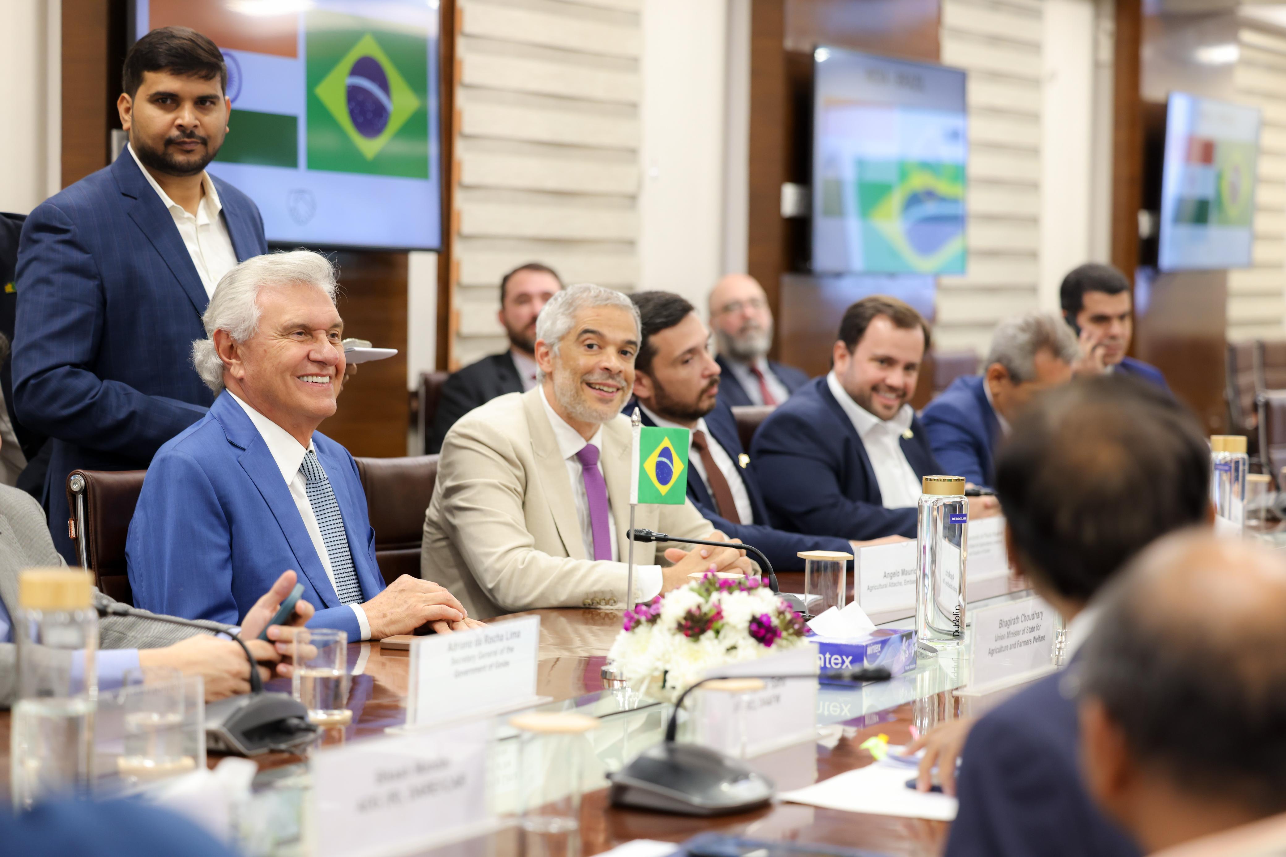 Governador Ronaldo Caiado durante reunião com o ministro da Agricultura da Índia, Bhagirath Choudhary, em Nova Delhi