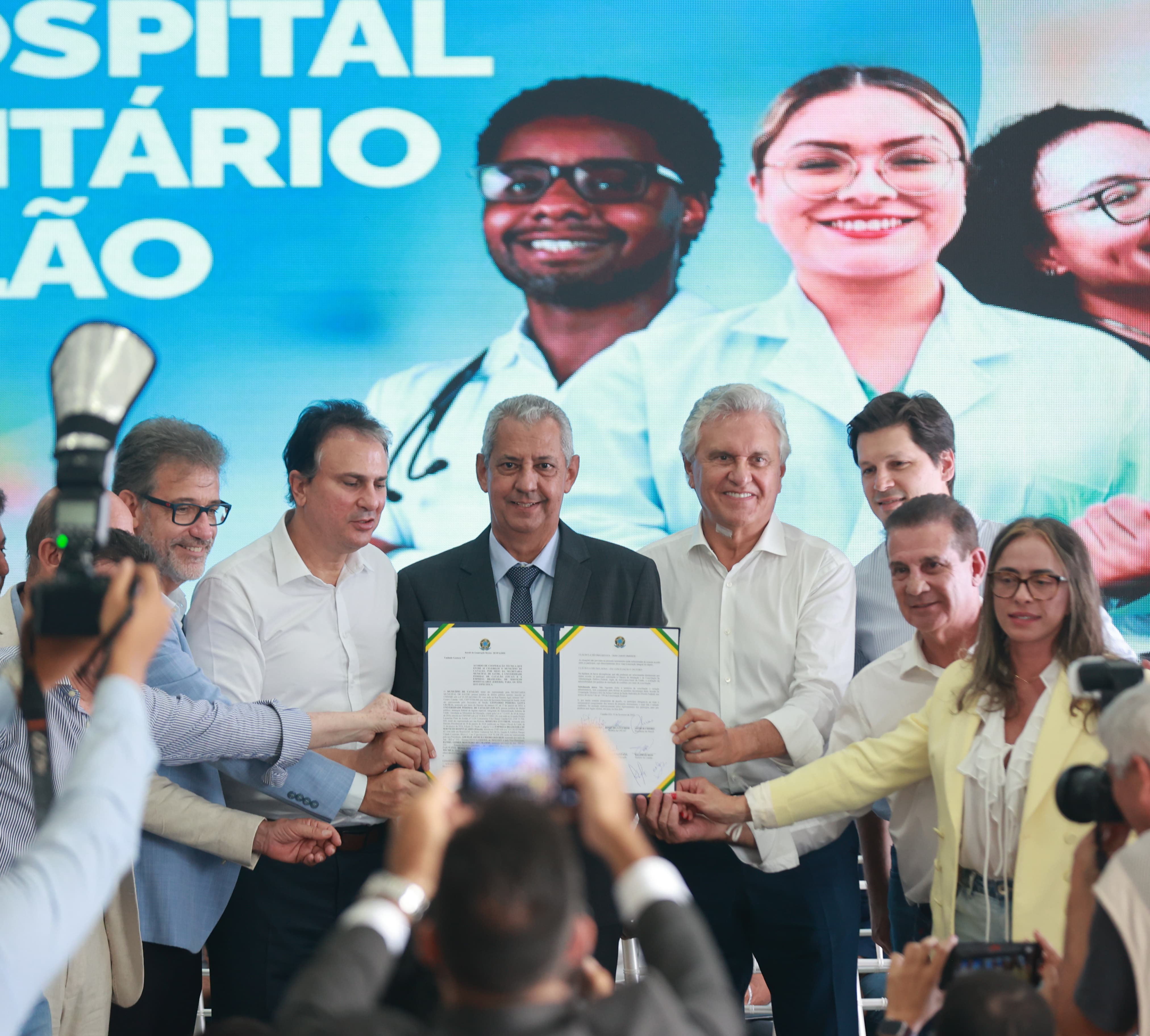 Daniel Vilela participa ao lado de Caiado, Camilo, Velomar e parlamentares da cerimônia que oficializou acordo para funcionamento do Hospital Universitário da UFCAT, em Catalão