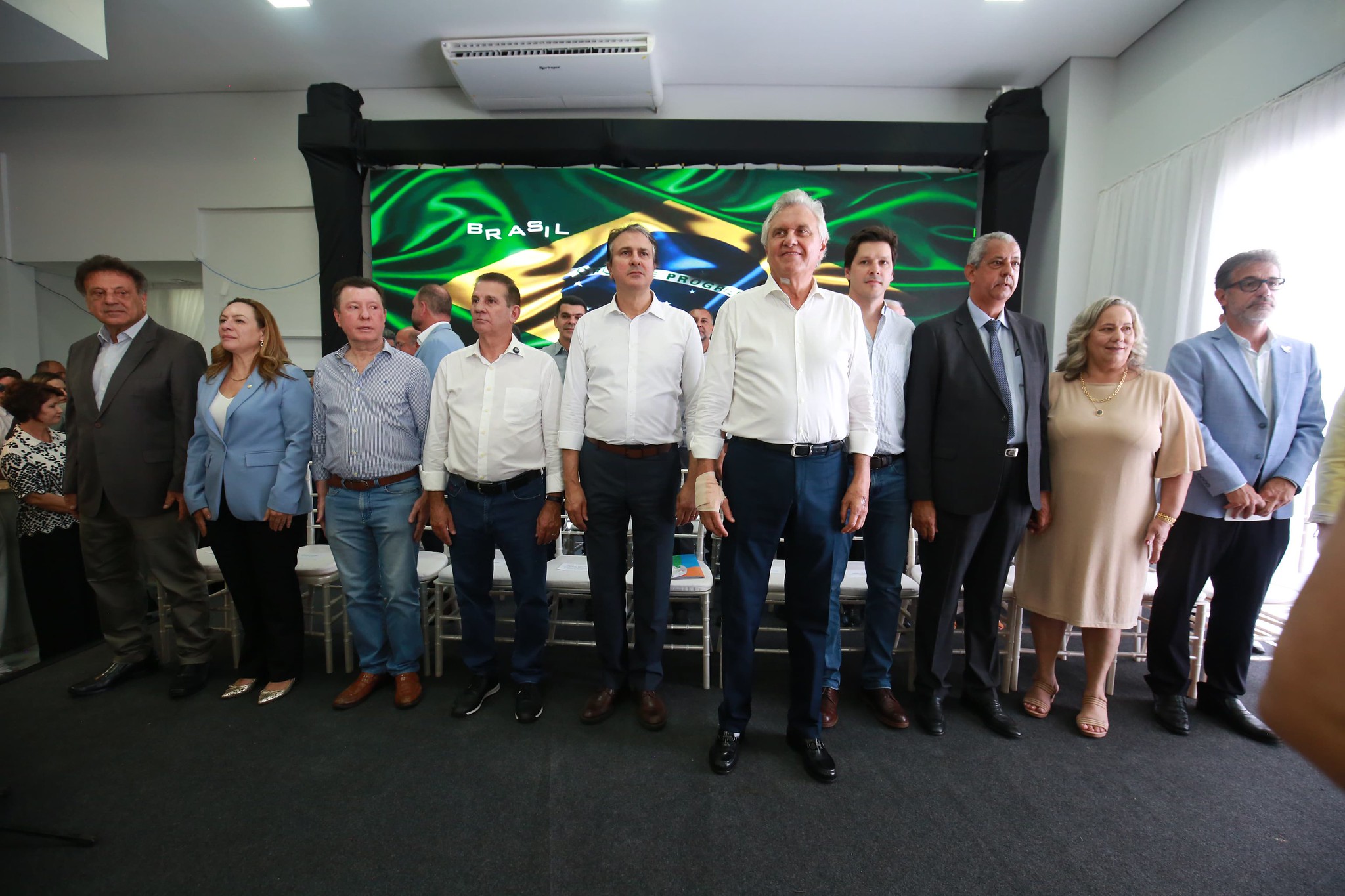 Caiado, Daniel, Velomar, Camilo Santana e parlamentares participam de assinatura de Acordo de Cooperação Técnica entre entidade vinculada ao MEC e Universidade Federal de Catalão