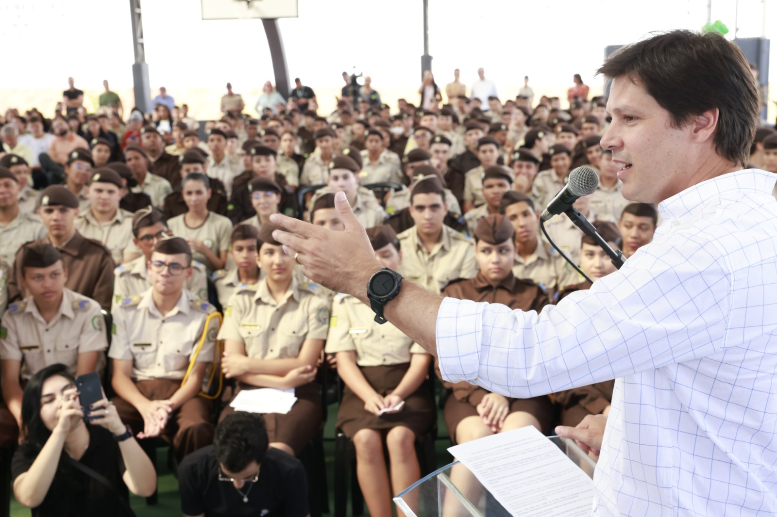 Vice-governador Daniel Vilela participa da entrega da reforma e ampliação do CEPMG Mansões Paraíso, em Aparecida de Goiânia. Unidade recebeu investimento estadual de R$ 2,03 milhões.