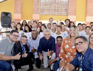 Em Águas Lindas de Goiás, Ronaldo Caiado inaugura colégio padrão século XXI e vistoria obras de hospital