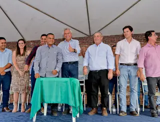 Em Piranhas, Ronaldo Caiado anuncia construção de 40 casas, obras de infraestrutura e reconstrução de escola