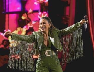 Simone Mendes brilha em gravação de "Cantando Sua História 2" na Arena Amazônia para mais de 20 mil pessoas