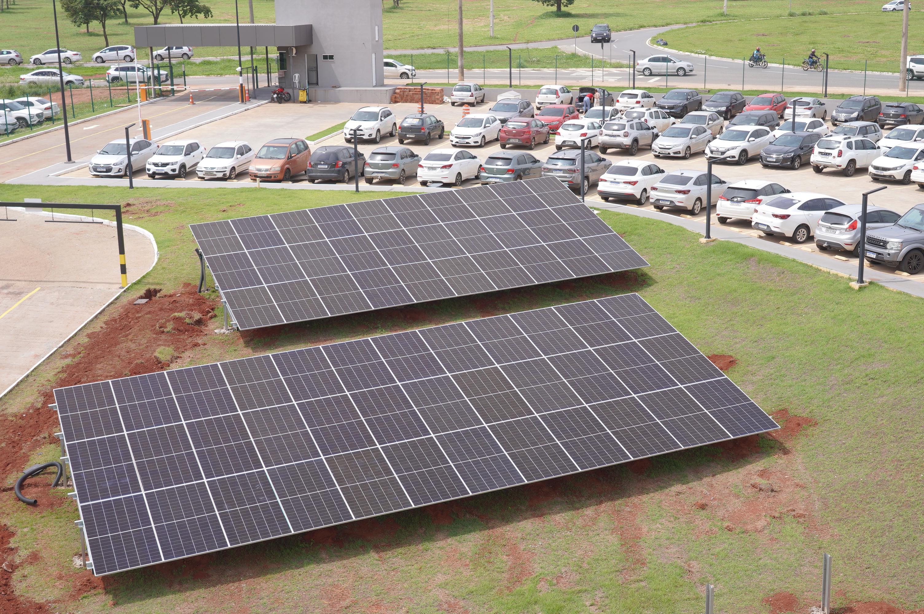 Assembleia Legislativa expande geração de energia sustentável com ampliação do uso de placas fotovoltaicas na sede do Parlamento