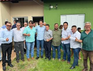 Campos Verdes de Goiás: Daniel Vilela ao lado dos prefeitos Haroldo Naves (atual) e Dr. Rogério Queiroz (eleito) entregam 44 casas do programa Pra Ter Onde Morar no Residencial Maguito Vilela 