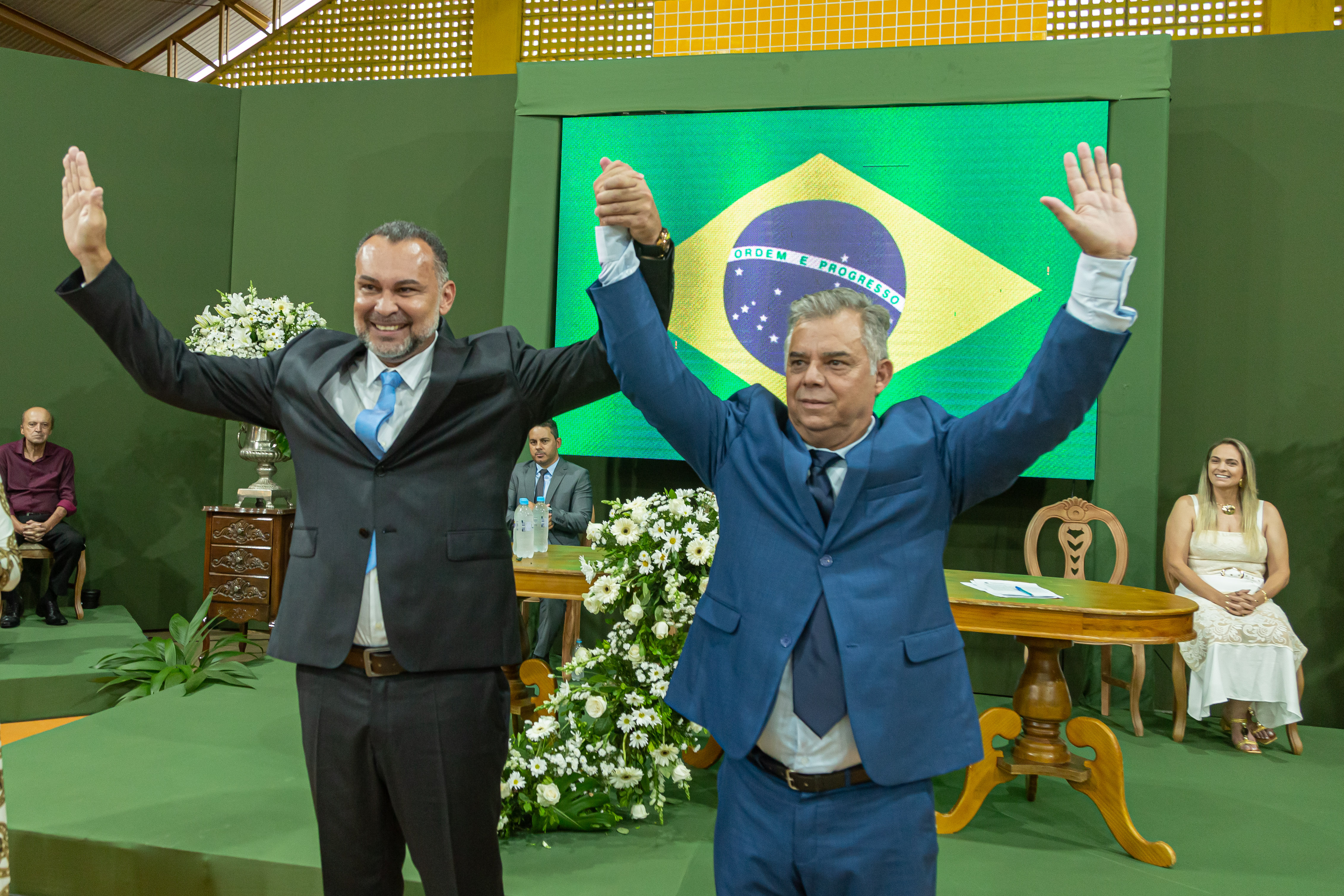 Três Ranchos: Emoção e presença popular marcam posse de Haroldinho Calaça Coelho como prefeito 