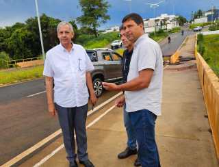 Catalão: Prefeito Velomar Rios acompanha frentes de serviços na recuperação de pontos afetados pela chuva forte nesta quarta feira