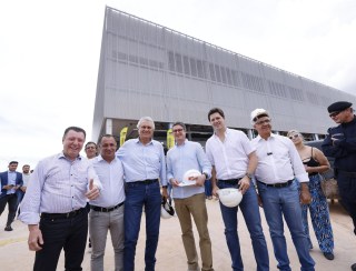 Com investimento de R$ 250 milhões, Caiado e Daniel vistoriam obras do Mercadão de Águas Lindas de Goiás