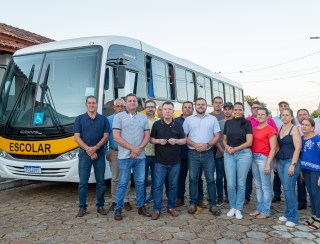 Nova Aurora recebe a entrega de ônibus escolar de emenda parlamentar do deputado federal José Nelto