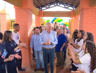  Ronaldo Caiado inaugura colégio de tempo integral em Padre Bernardo e Santo Antônio do Descoberto