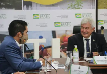 Em Brasília, vice-governador Lincoln Tejota discute produção de IFA e kit de intubação em polo farmacêutico goiano, segundo maior da América Latina. Grupo de trabalho dará seguimento às tratativas (Fo