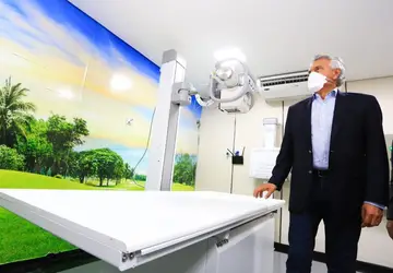 O governador Ronaldo Caiado durante solenidade que marca entrega de R$ 16 milhões em equipamentos ao Hospital Estadual Dr. Alberto Rassi e celebrações ao Dia do Médico