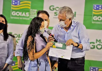 Governador Ronaldo Caiado, durante entrega do programa Mães de Goiás, em Anápolis: "Finalidade é que seu filho tenha o mesmo desenvolvimento intelectual e mental de outras crianças"